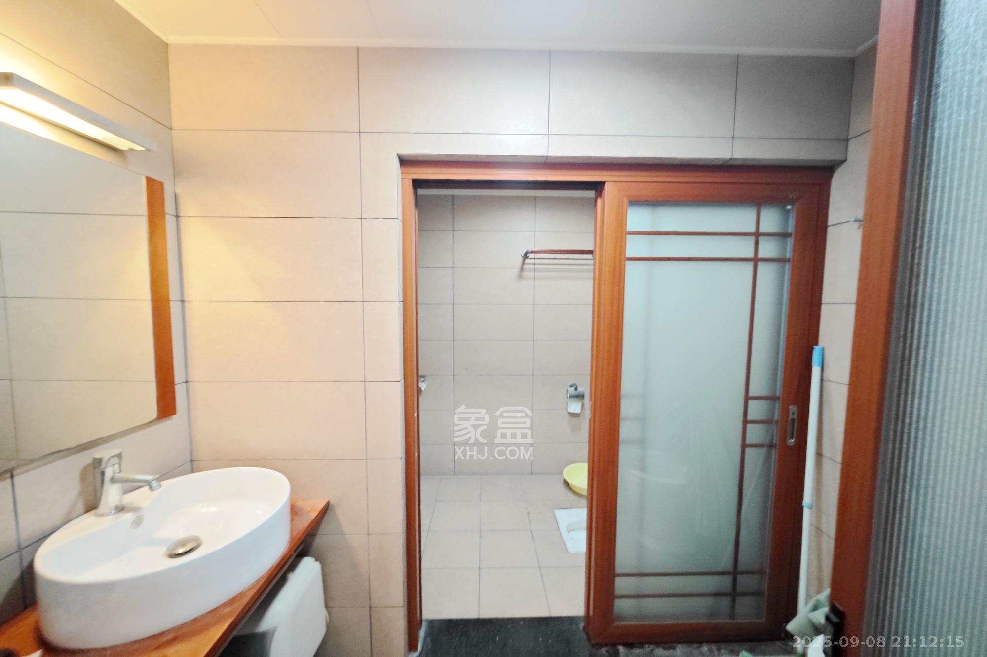 美林景园  6室2厅3卫    170.0万 美林景园  6室2厅3卫    170.0万其他