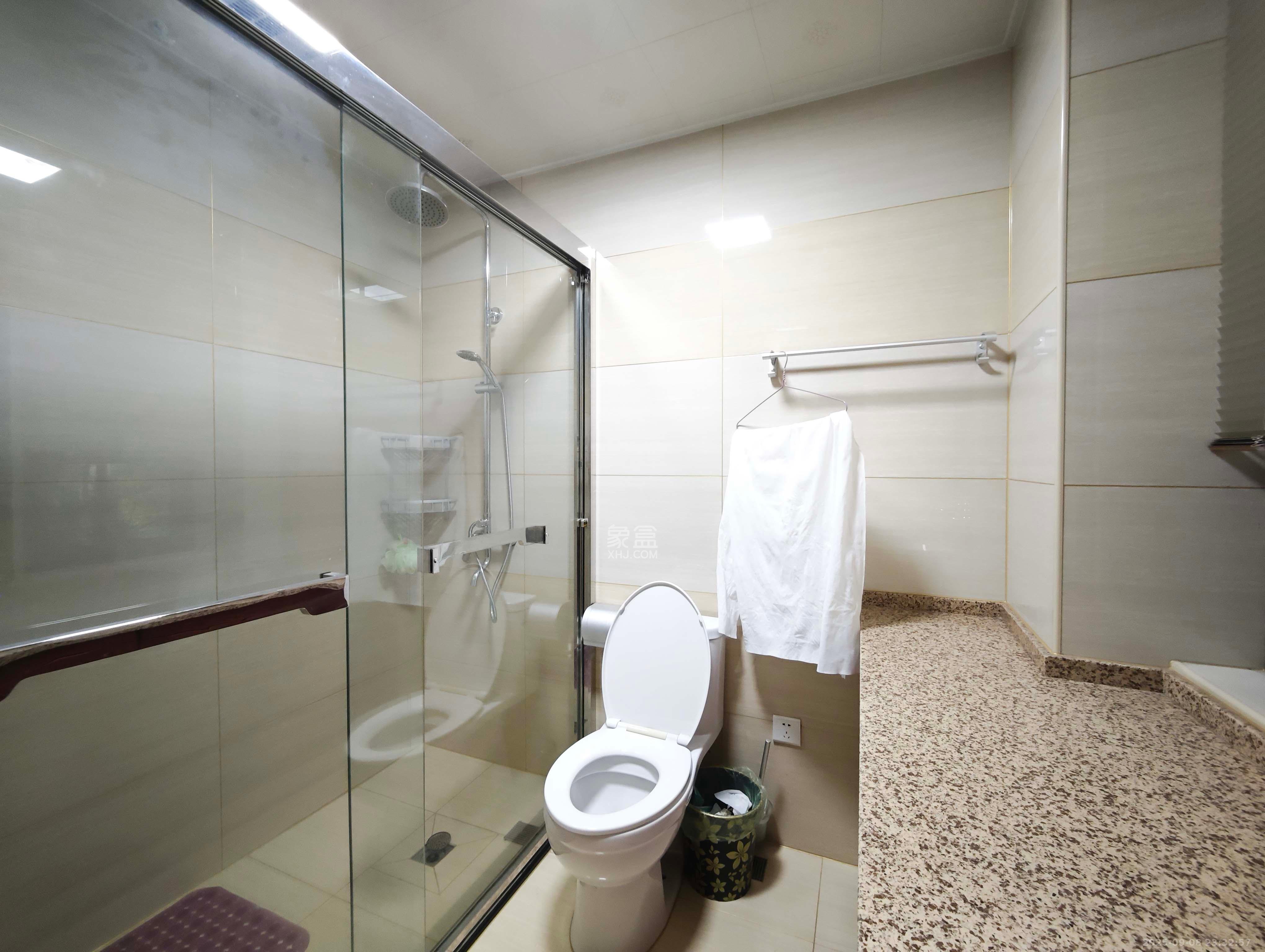 宏聚地中海 4室2厅2卫 185.0万 宏聚地中海 4室2厅2卫 185.0万卫生间