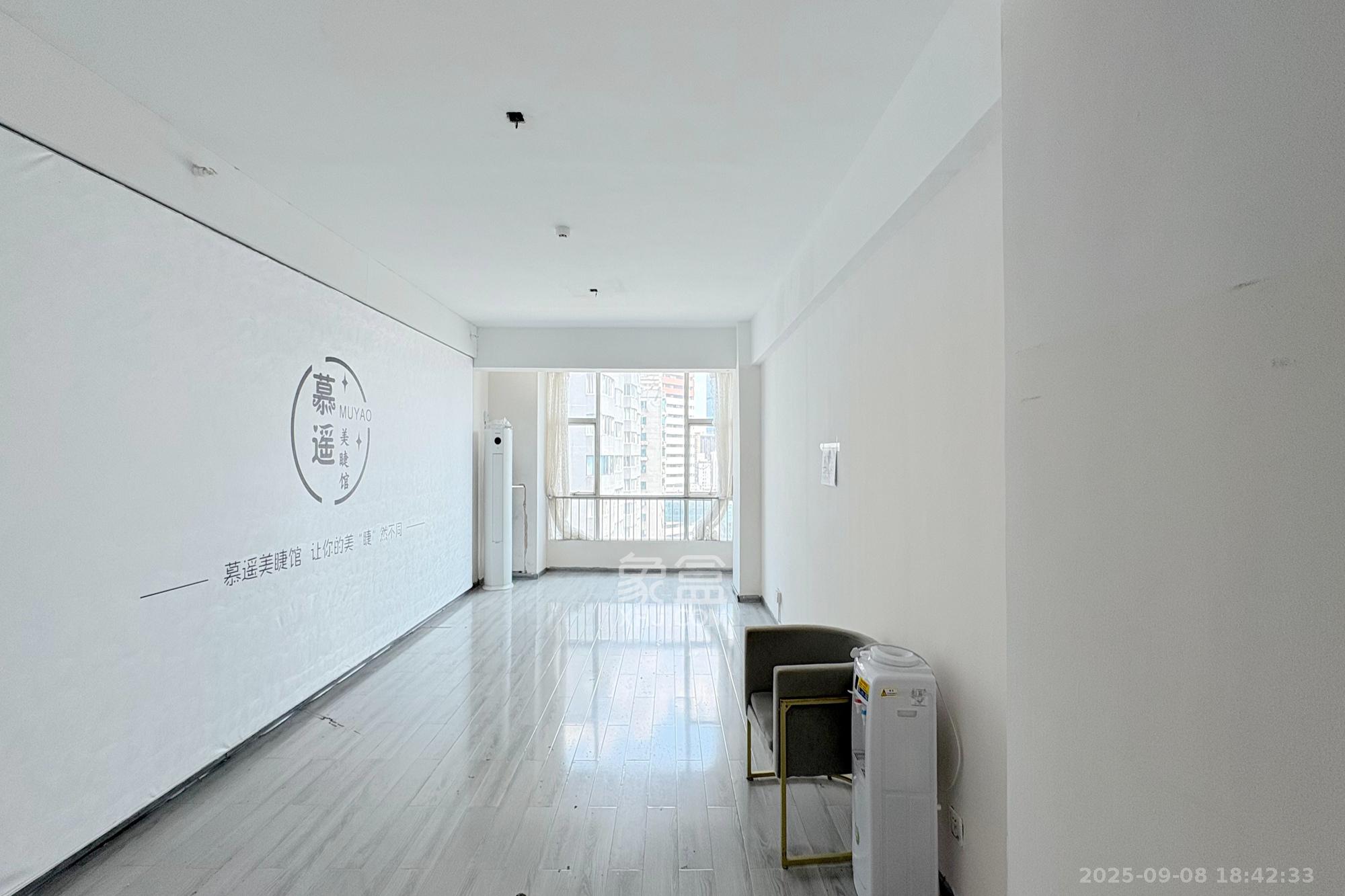 五一新干线 1室1厅1卫 2100.0元/月 五一新干线 1室1厅1卫 2100.0元/月室内图