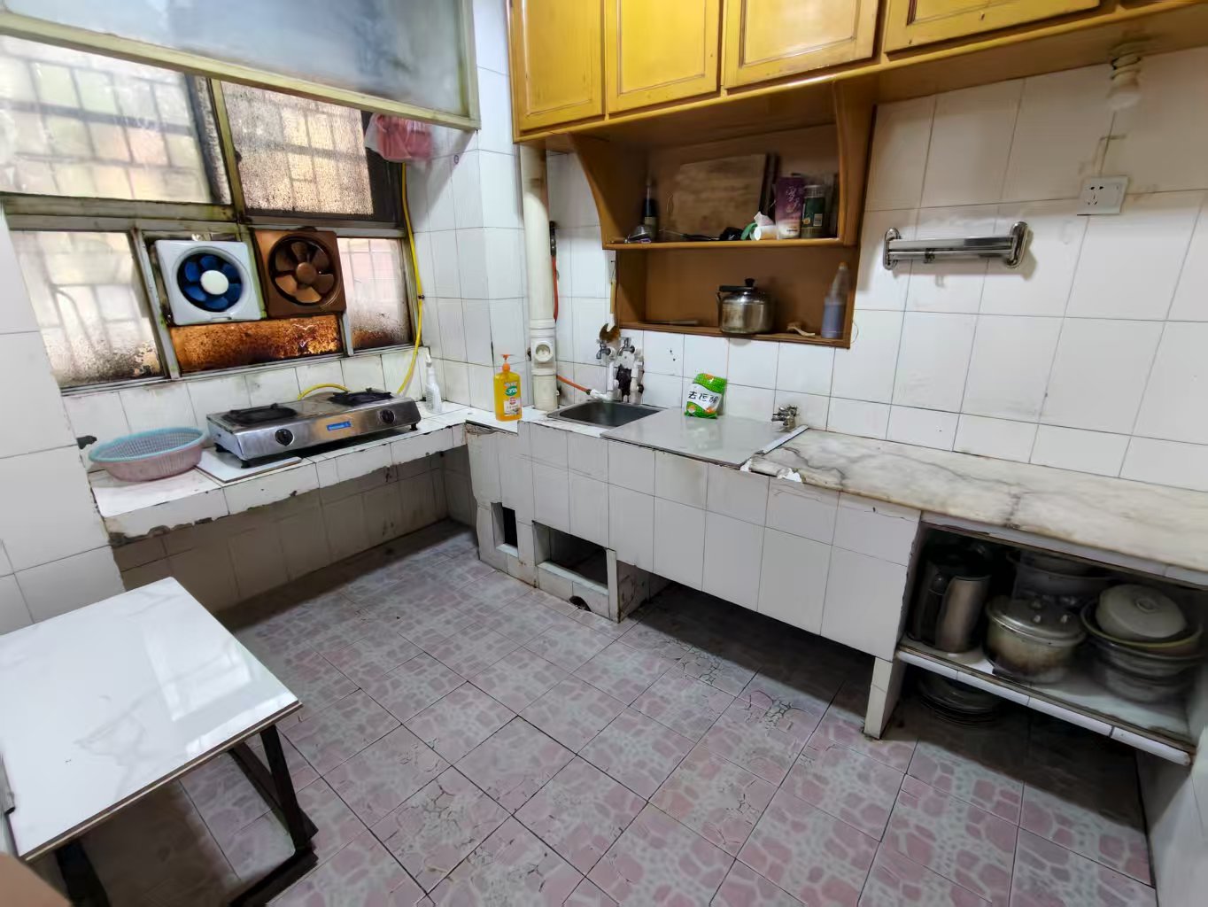 娄底市供销大院家属楼 3室2厅2卫 1300.0元/月 娄底市供销大院家属楼 3室2厅2卫 1300.0元/月室内图