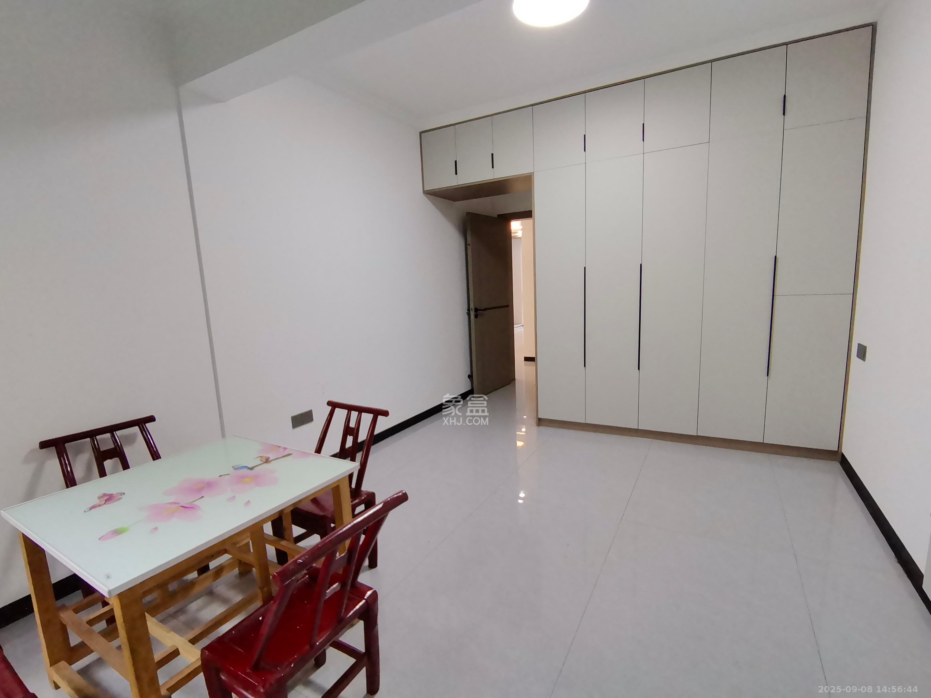 奥凯花园 4室2厅2卫 3000.0元/月 奥凯花园 4室2厅2卫 3000.0元/月室内图