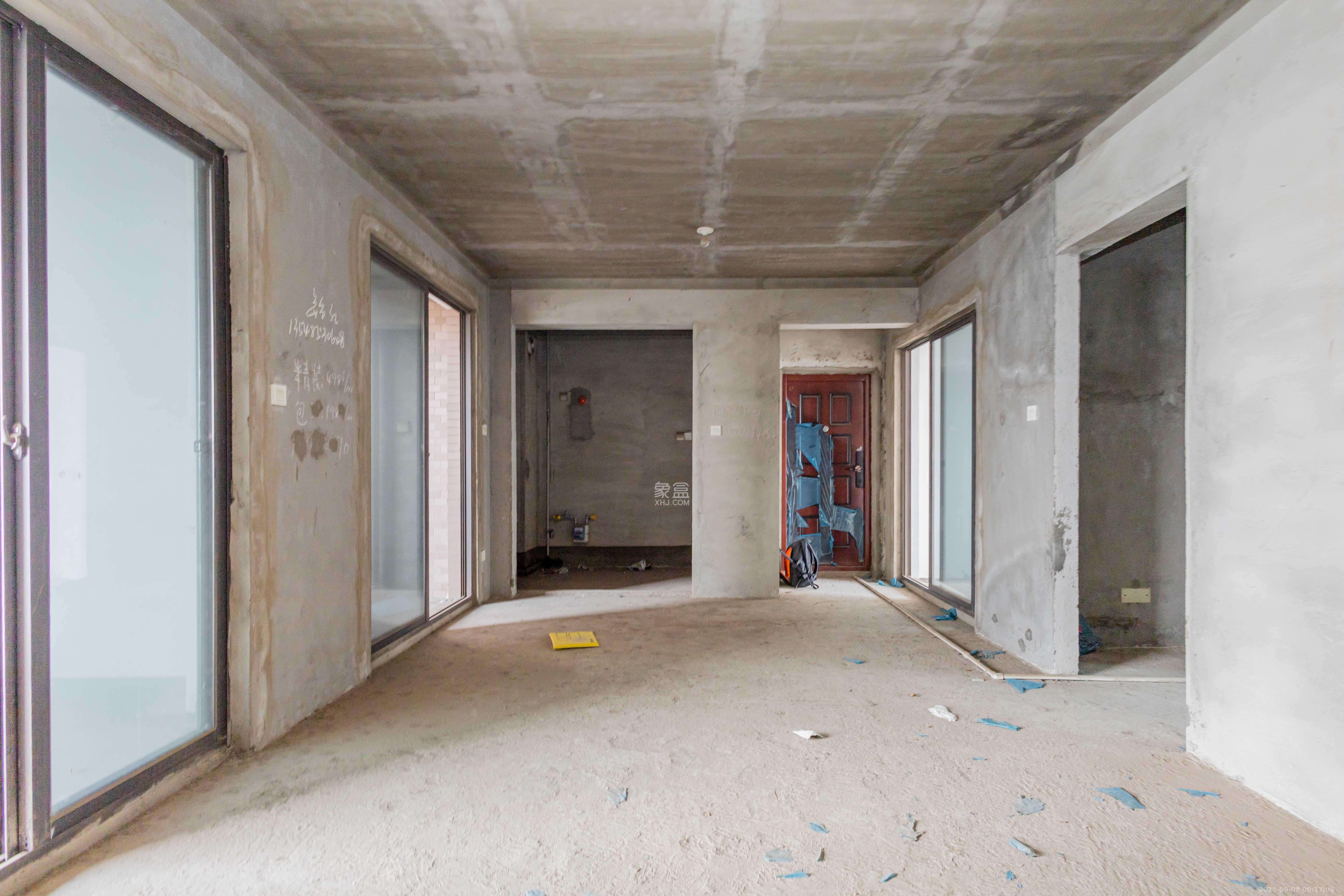 康桥长郡 4室2厅2卫 59.8万 康桥长郡 4室2厅2卫 59.8万客厅