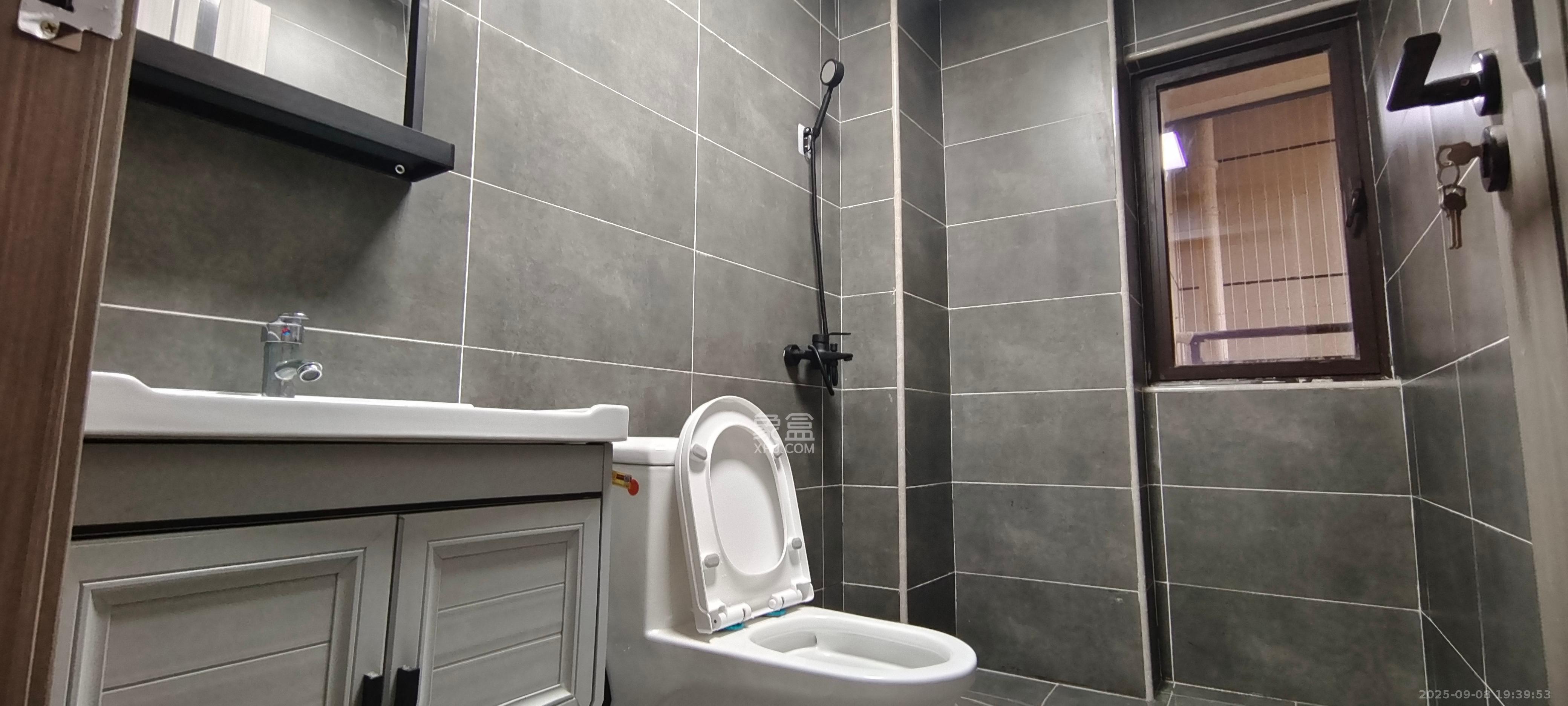 保利大都汇一期、二期  3室2厅2卫    3000.0元/月室内图