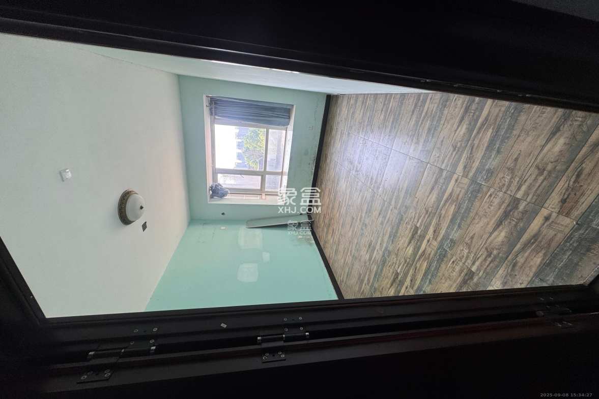 学府华庭 1室2厅1卫 600.0元/月 学府华庭 1室2厅1卫 600.0元/月室内图