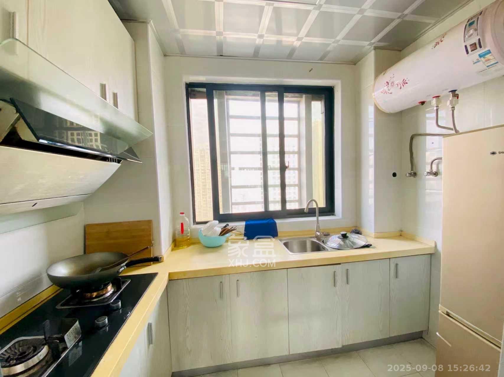 奥克斯广场  4室2厅1卫    3200.0元/月室内图