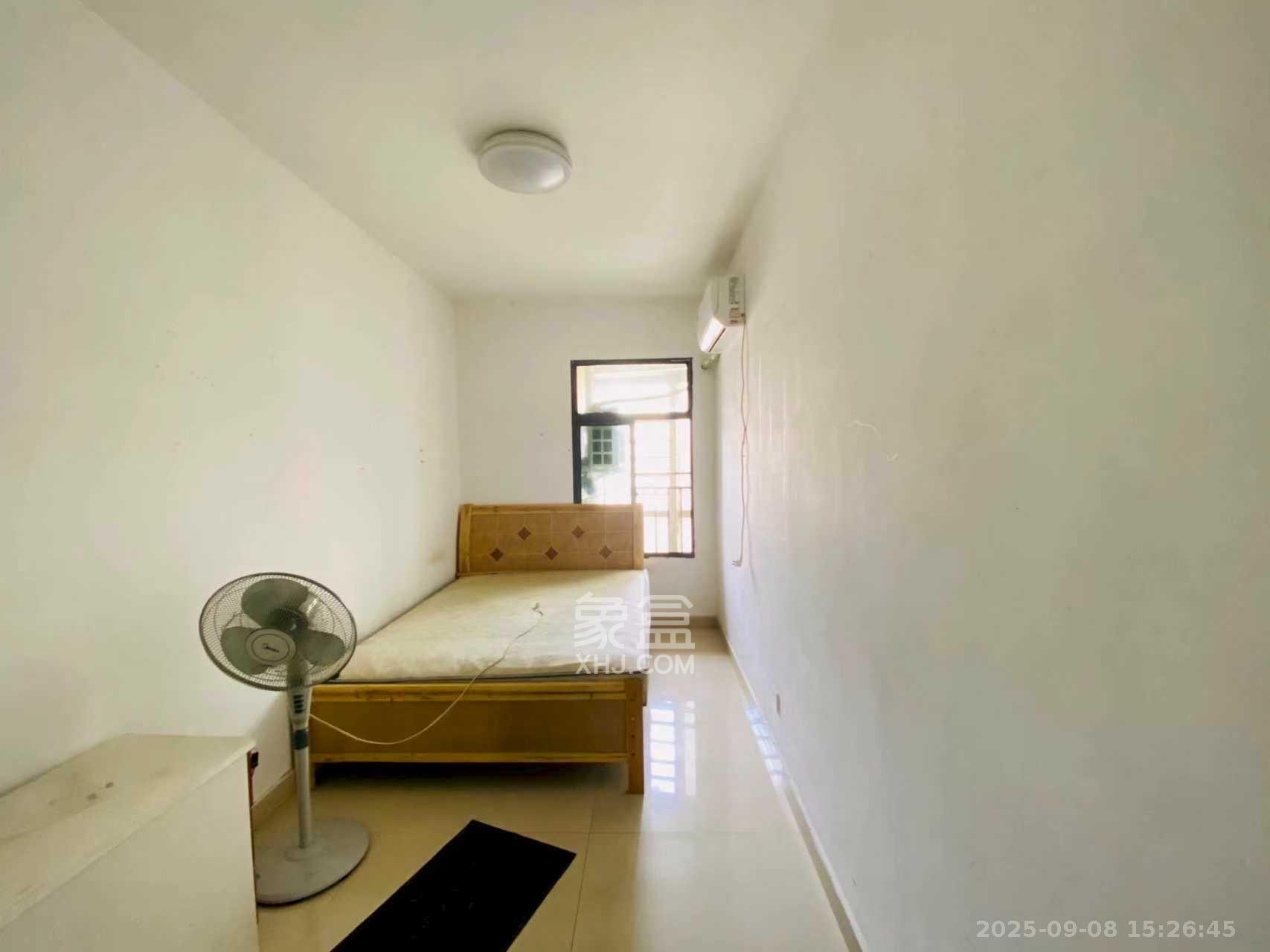 奥克斯广场  4室2厅1卫    3200.0元/月室内图