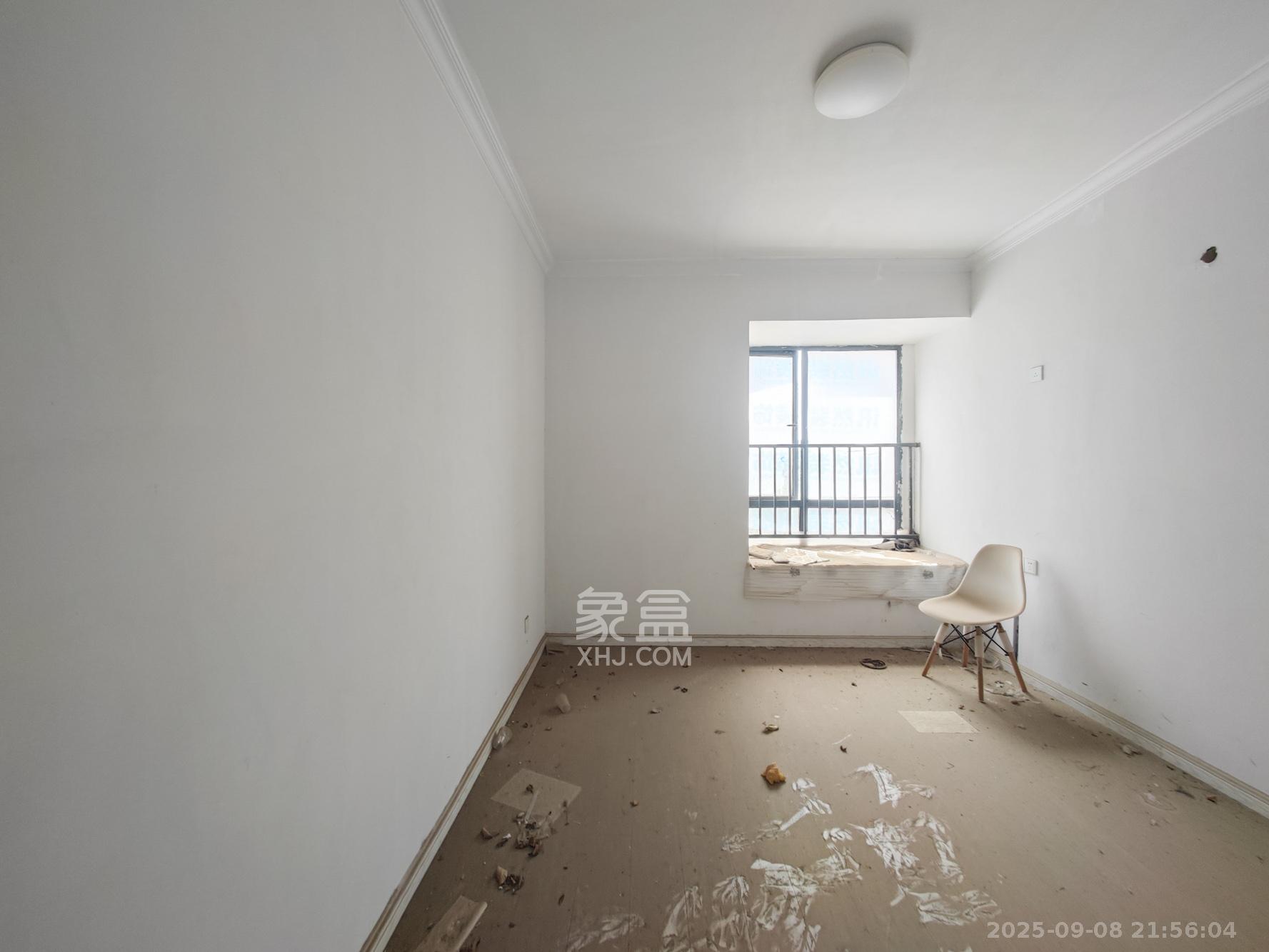 西湖鸿运佳苑  4室2厅2卫    87.0万 西湖鸿运佳苑  4室2厅2卫    87.0万卧室