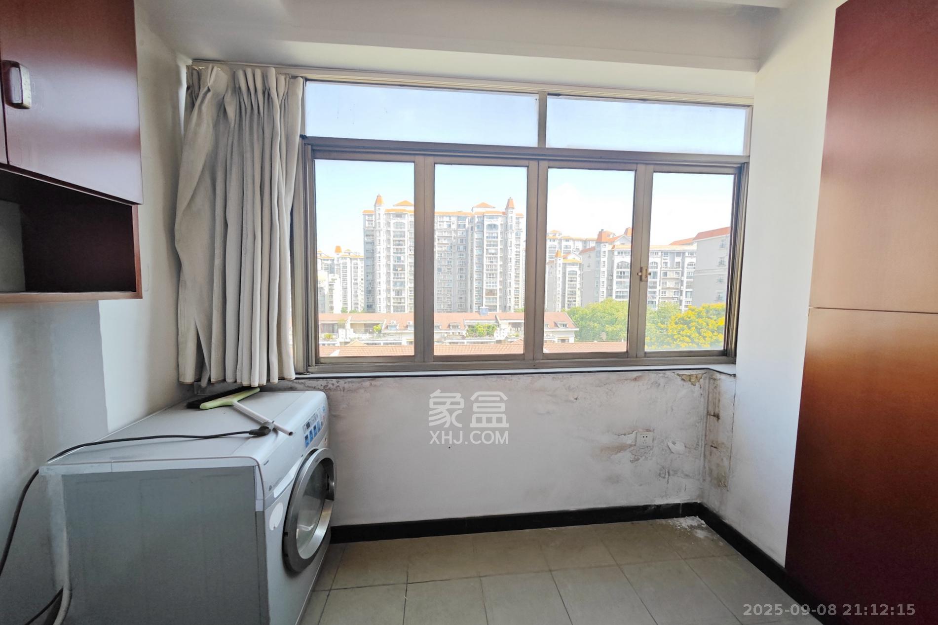 美林景园  6室2厅3卫    170.0万阳台