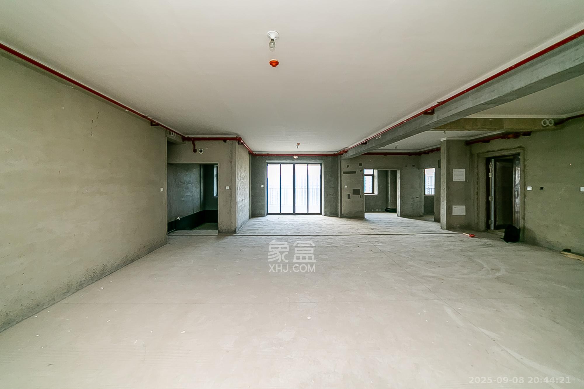 中建江山壹号  6室2厅4卫    708.0万 中建江山壹号  6室2厅4卫    708.0万客厅