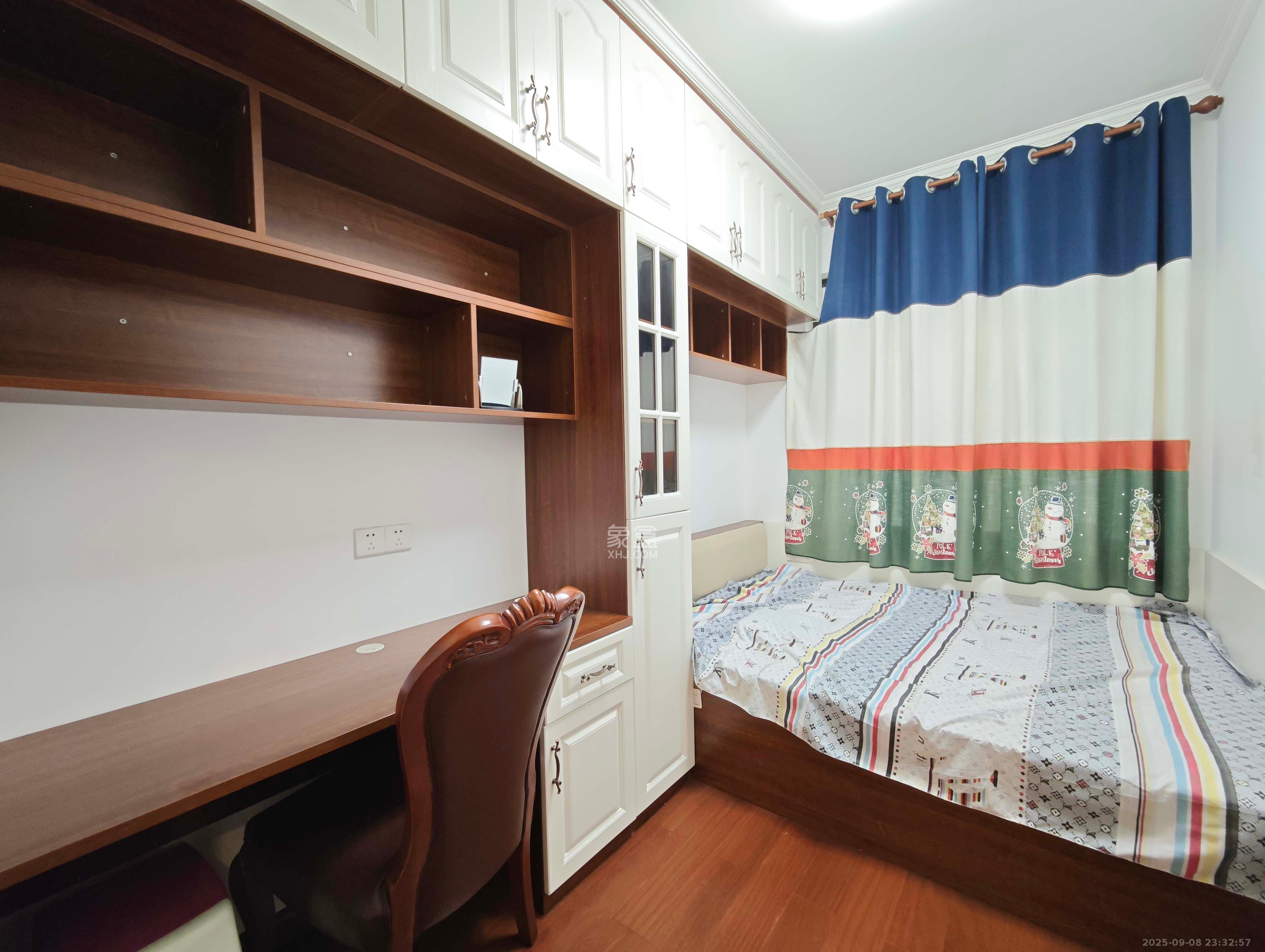 宏聚地中海  4室2厅2卫    185.0万卧室