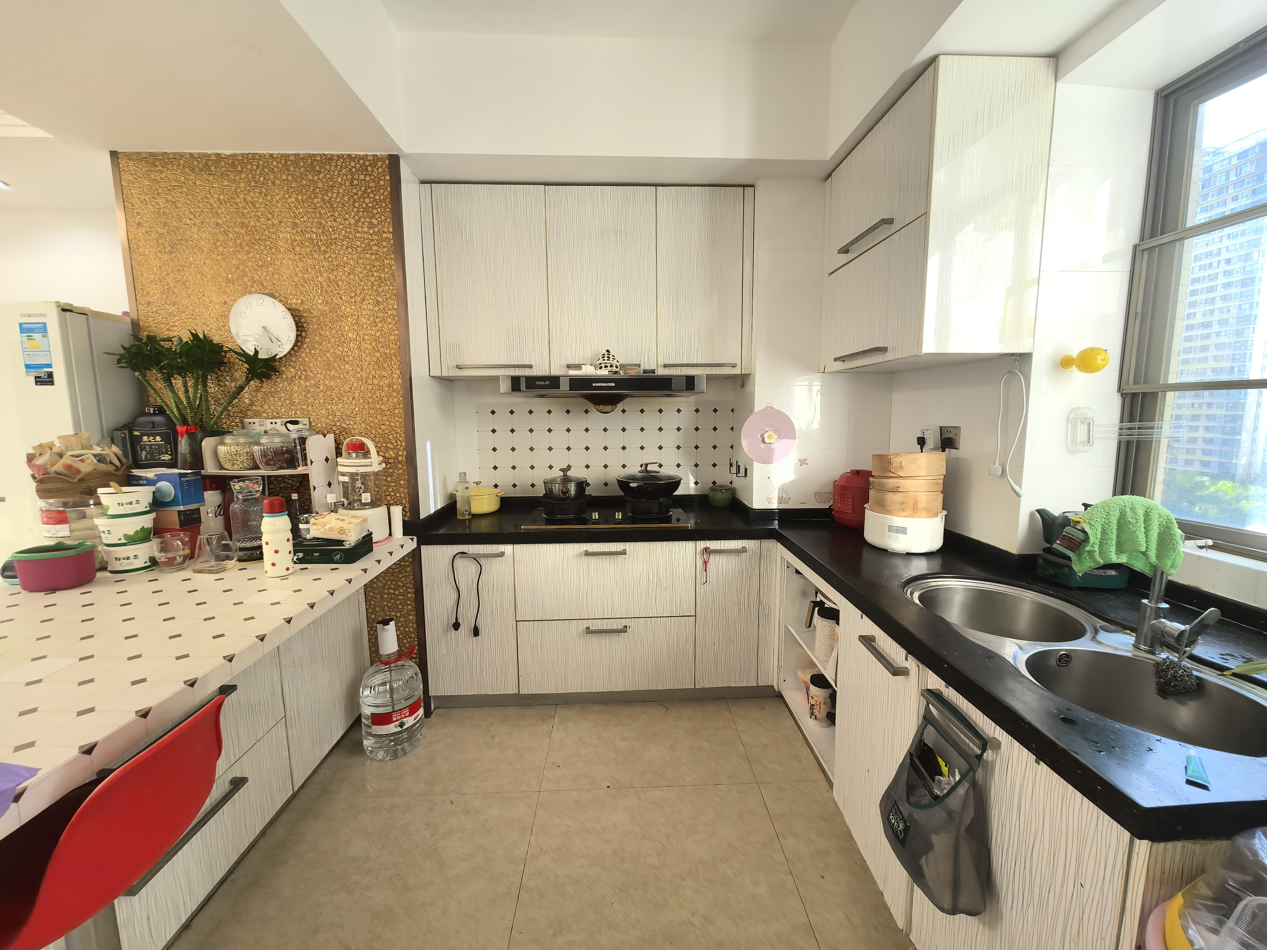 海岸壹号  2室2厅2卫    149.0万客厅