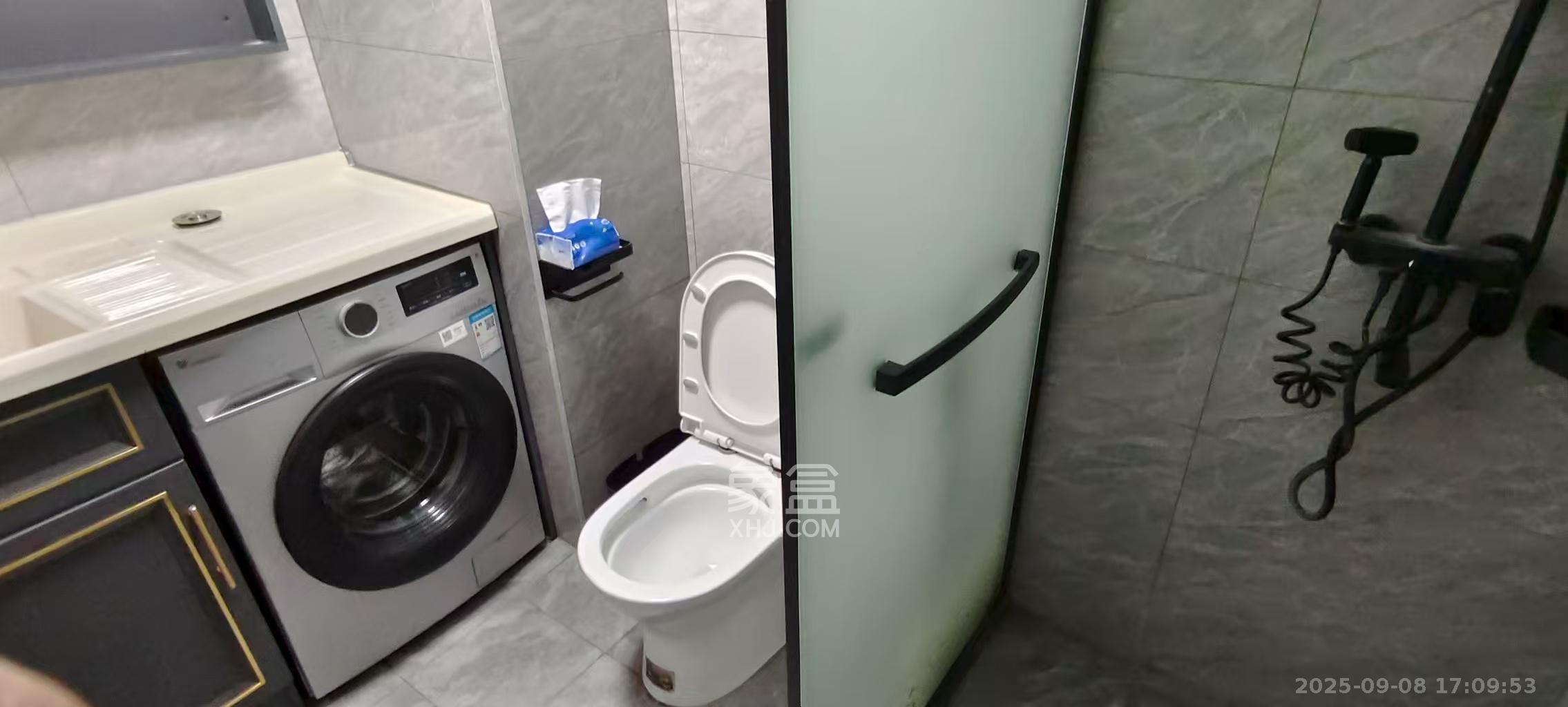 新世界广场  1室1厅1卫    1600.0元/月室内图