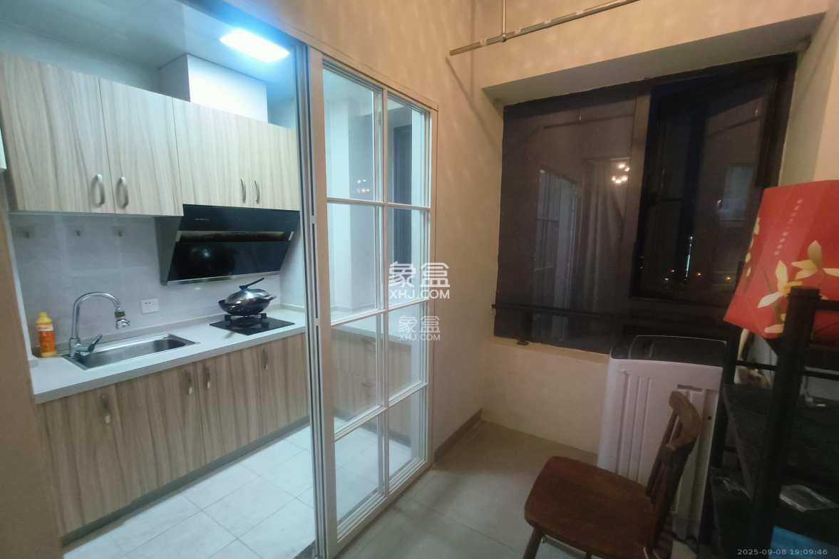 半山公馆(半山国际中心) 1室1厅1卫 1900.0元/月 半山公馆(半山国际中心) 1室1厅1卫 1900.0元/月室内图