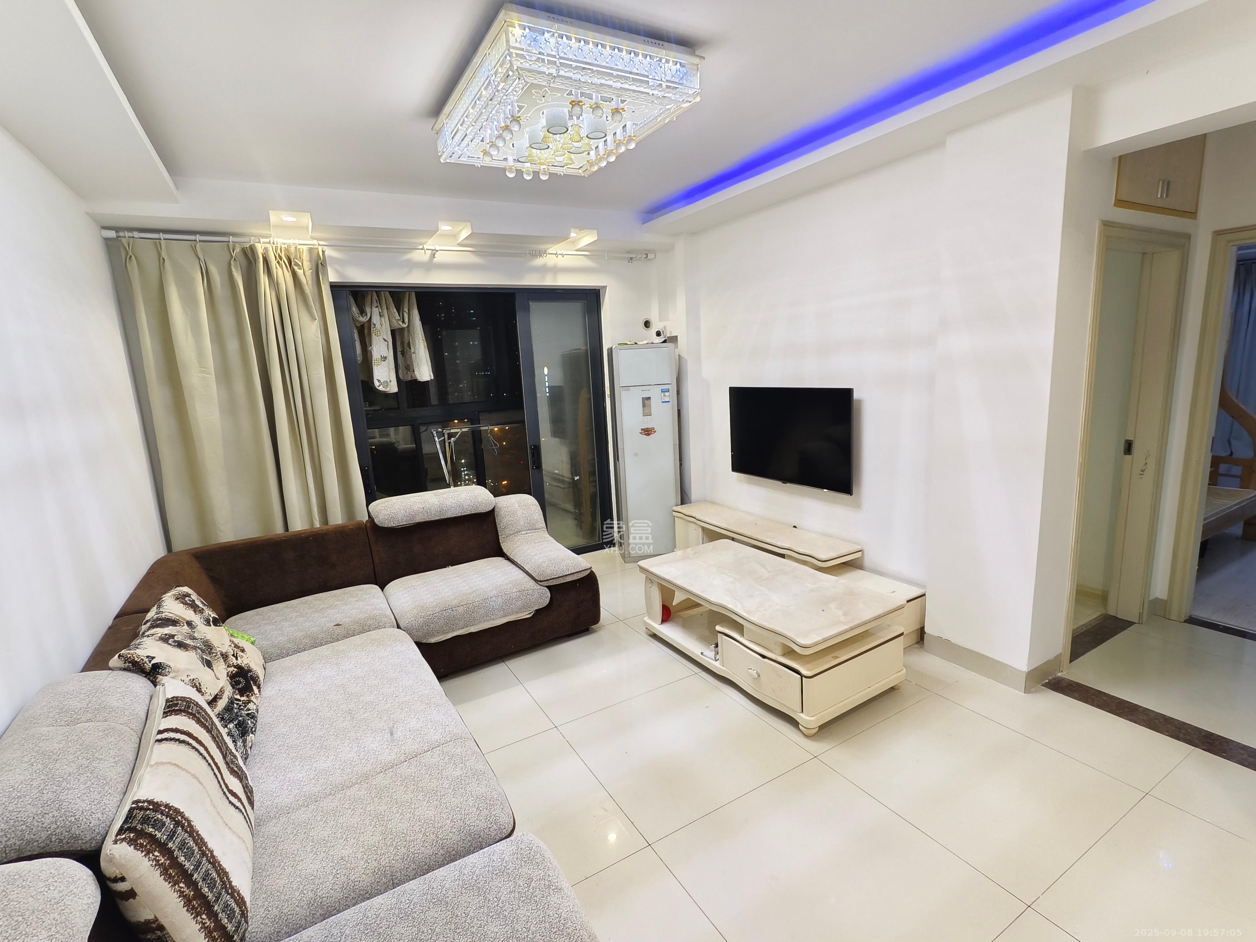 蓝山郡  3室1厅1卫    2000.0元/月 蓝山郡  3室1厅1卫    2000.0元/月