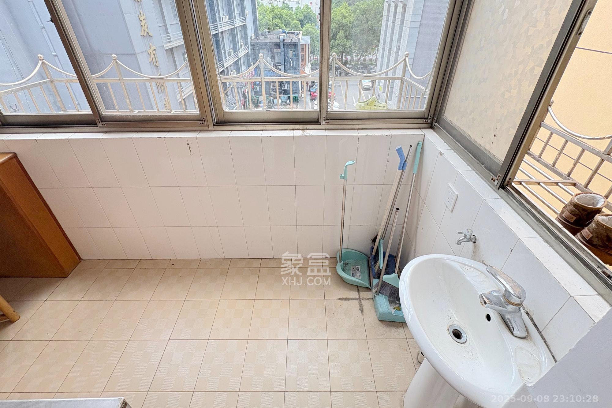 袁家岭省煤炭厅宿舍（芙蓉区省煤炭局小区）  3室1厅1卫    57.8万阳台