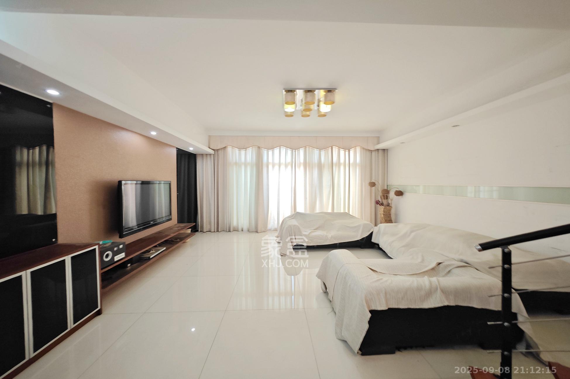 美林景园  6室2厅3卫    170.0万客厅