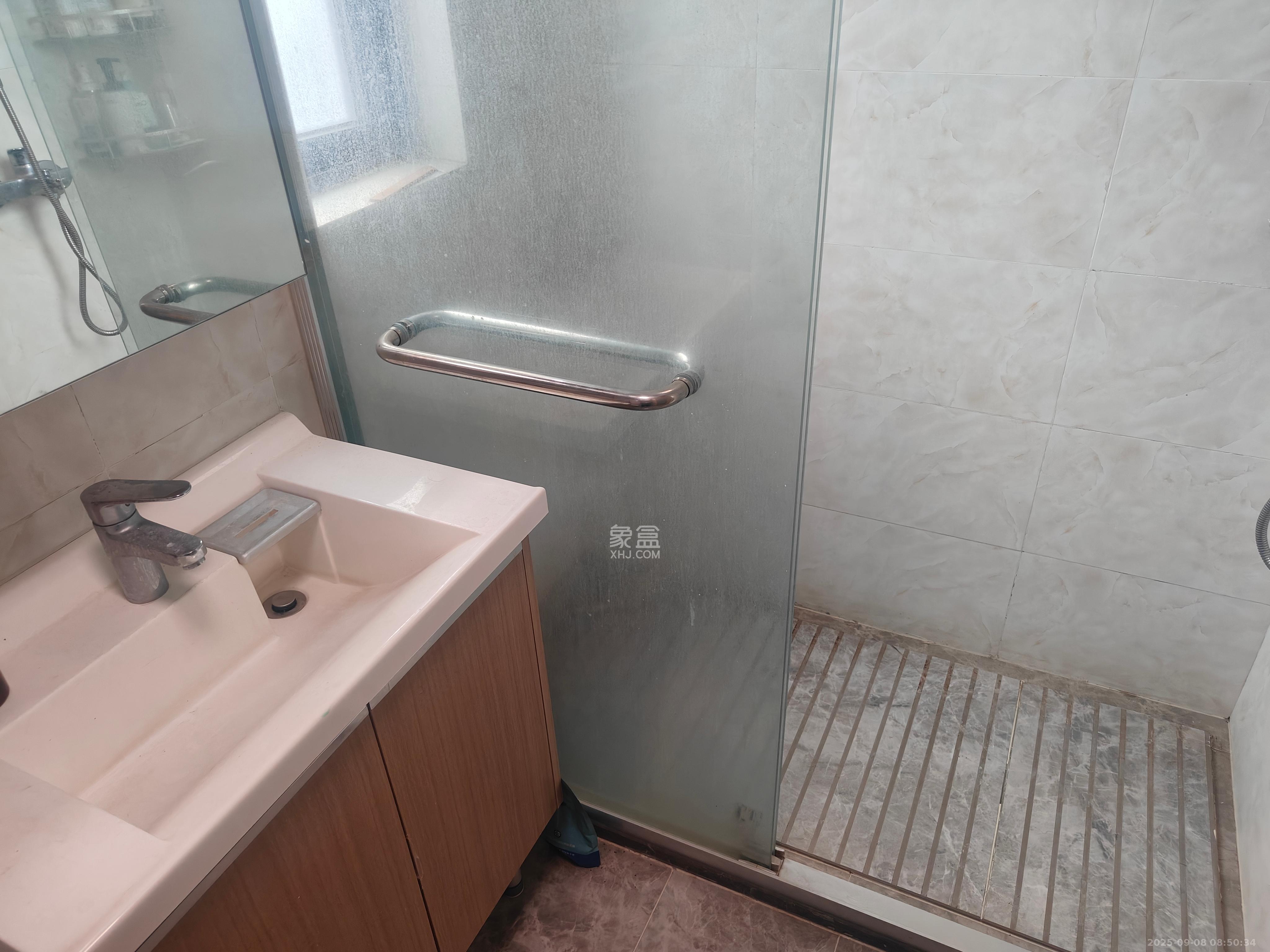 卓越浅水湾  1室1厅1卫   2100.00元/月室内图