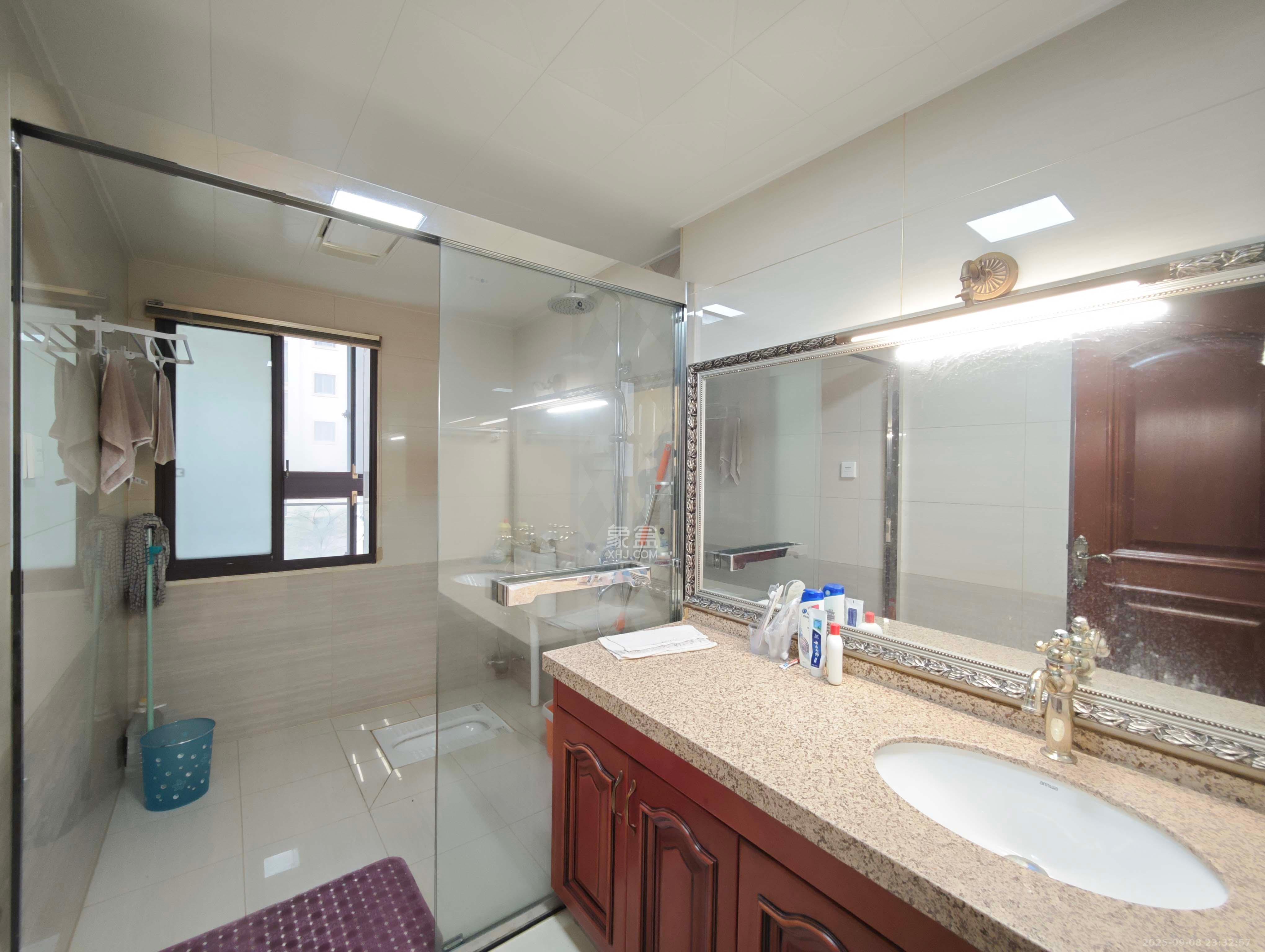 宏聚地中海  4室2厅2卫    185.0万卫生间