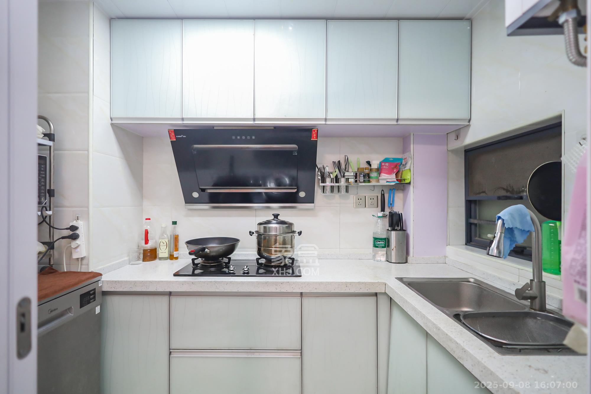 兰亭都荟(璟峰苑)  3室2厅1卫    105.0万 兰亭都荟(璟峰苑)  3室2厅1卫    105.0万厨房