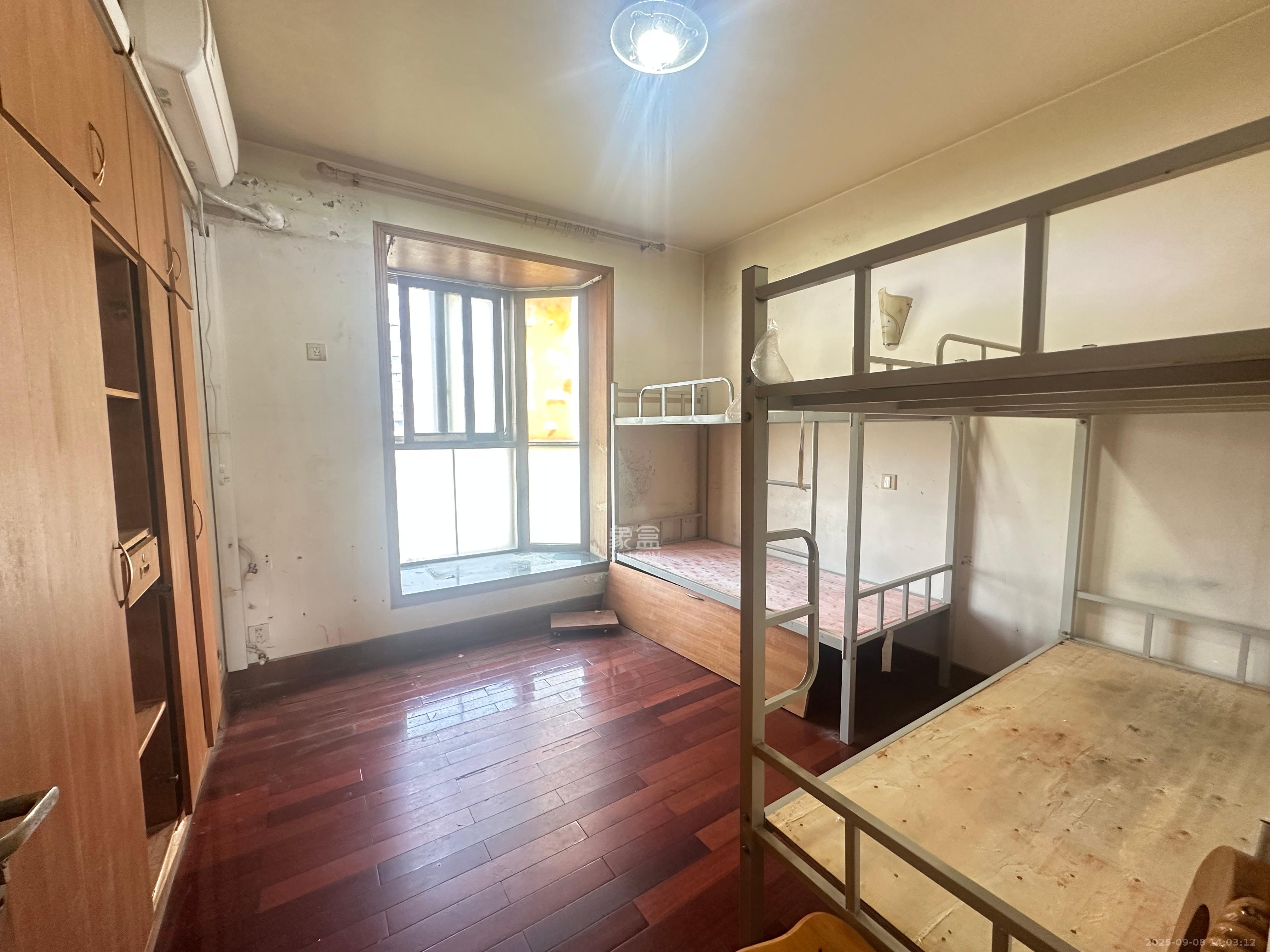 星电花园  4室2厅1卫    3200.0元/月 星电花园  4室2厅1卫    3200.0元/月室内图