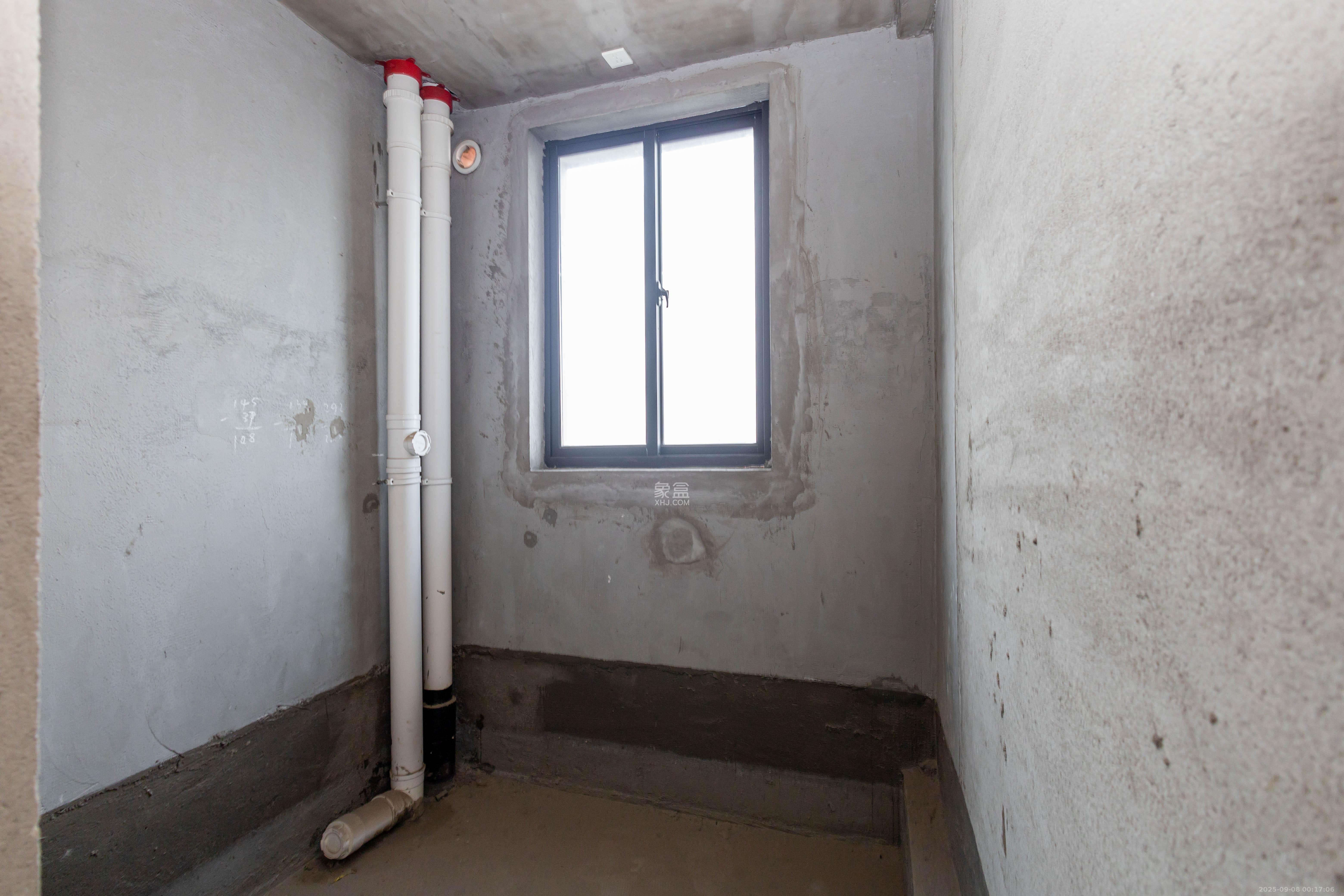 康桥长郡 4室2厅2卫 59.8万 康桥长郡 4室2厅2卫 59.8万卫生间