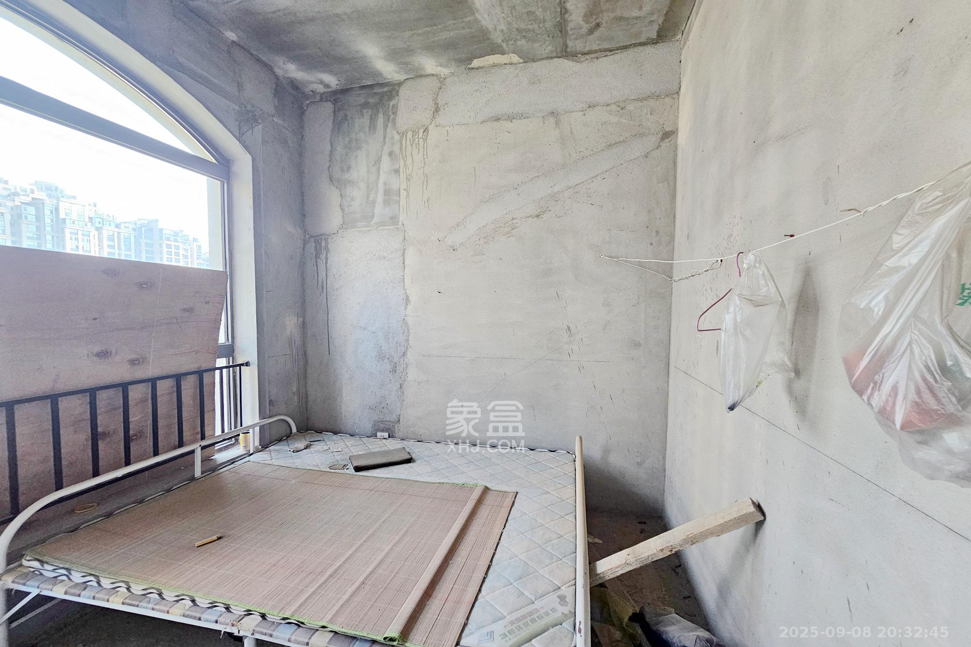 明昇壹城(明昇时代广场)一期 6室2厅4卫 408.00万 明昇壹城(明昇时代广场)一期 6室2厅4卫 408.00万卧室