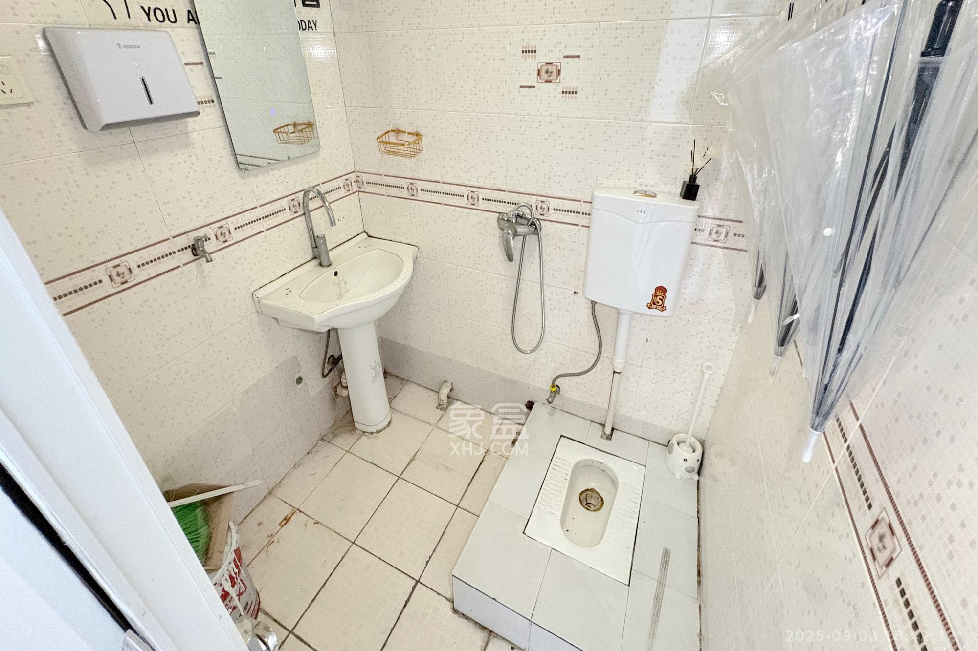 五一新干线 1室1厅1卫 2100.0元/月 五一新干线 1室1厅1卫 2100.0元/月室内图