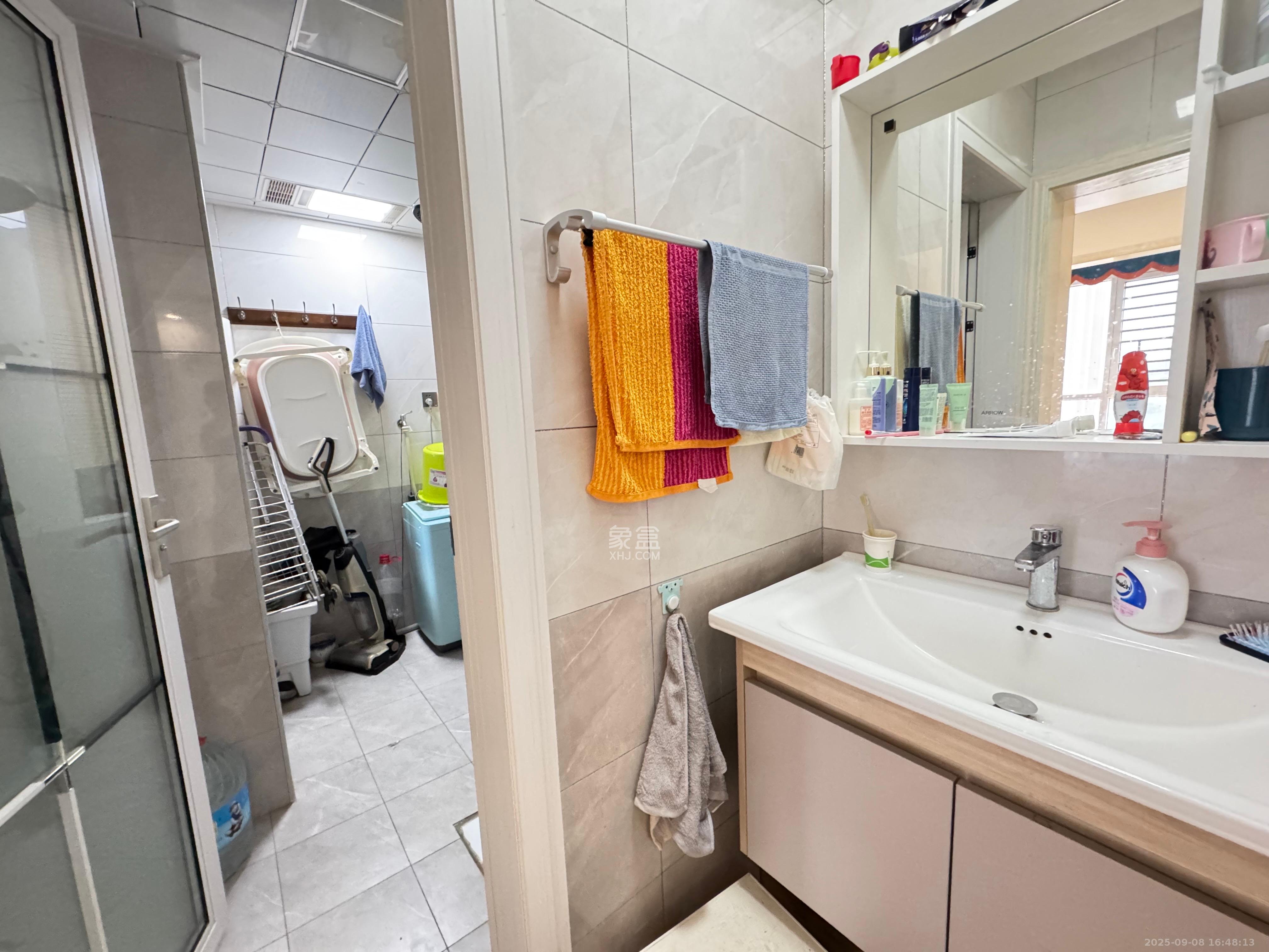 环亚高铁芯城 3室2厅2卫 3300.0元/月 环亚高铁芯城 3室2厅2卫 3300.0元/月室内图