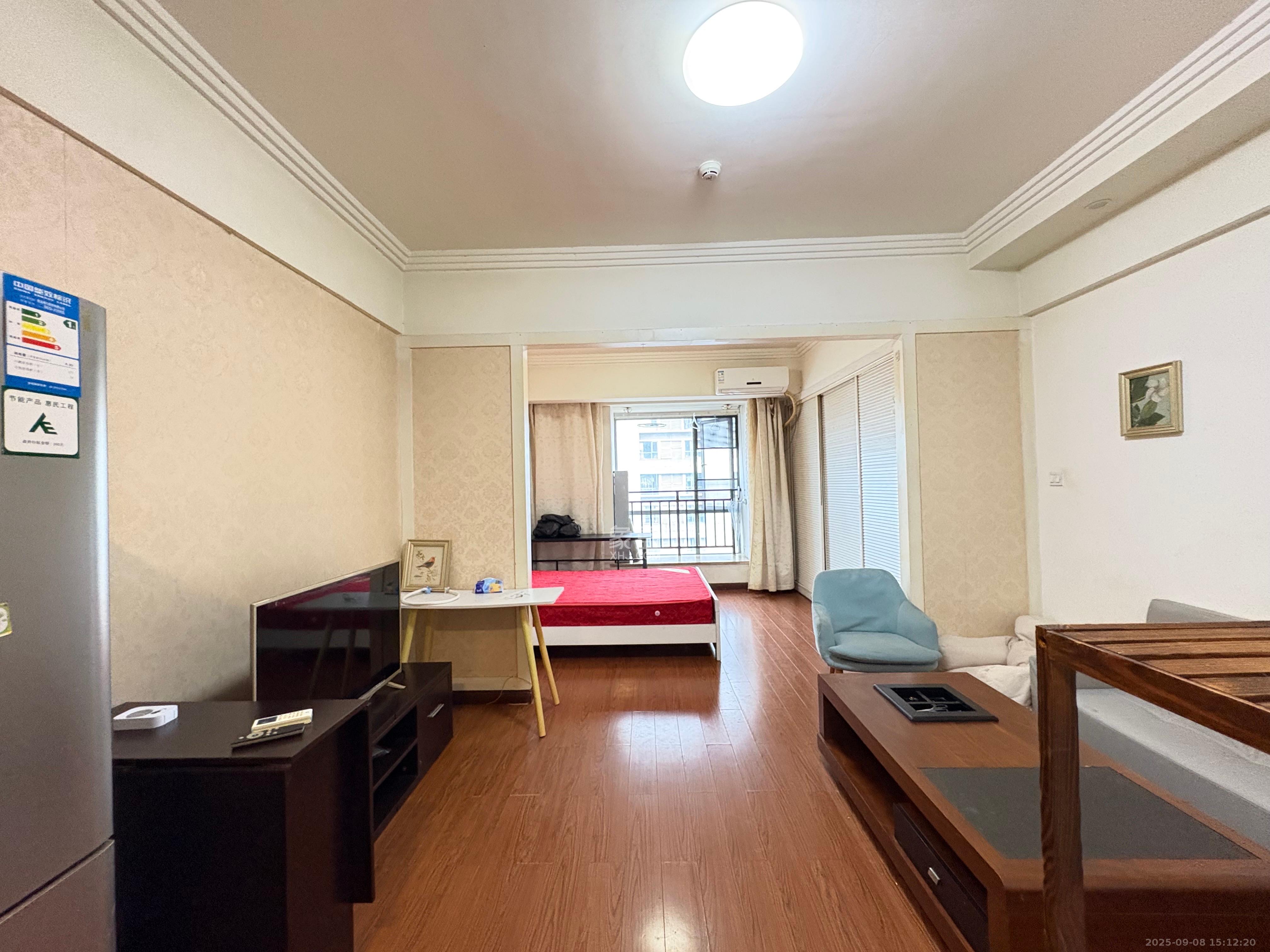 西子一间  1室1厅1卫    1390.0元/月 西子一间  1室1厅1卫    1390.0元/月室内图