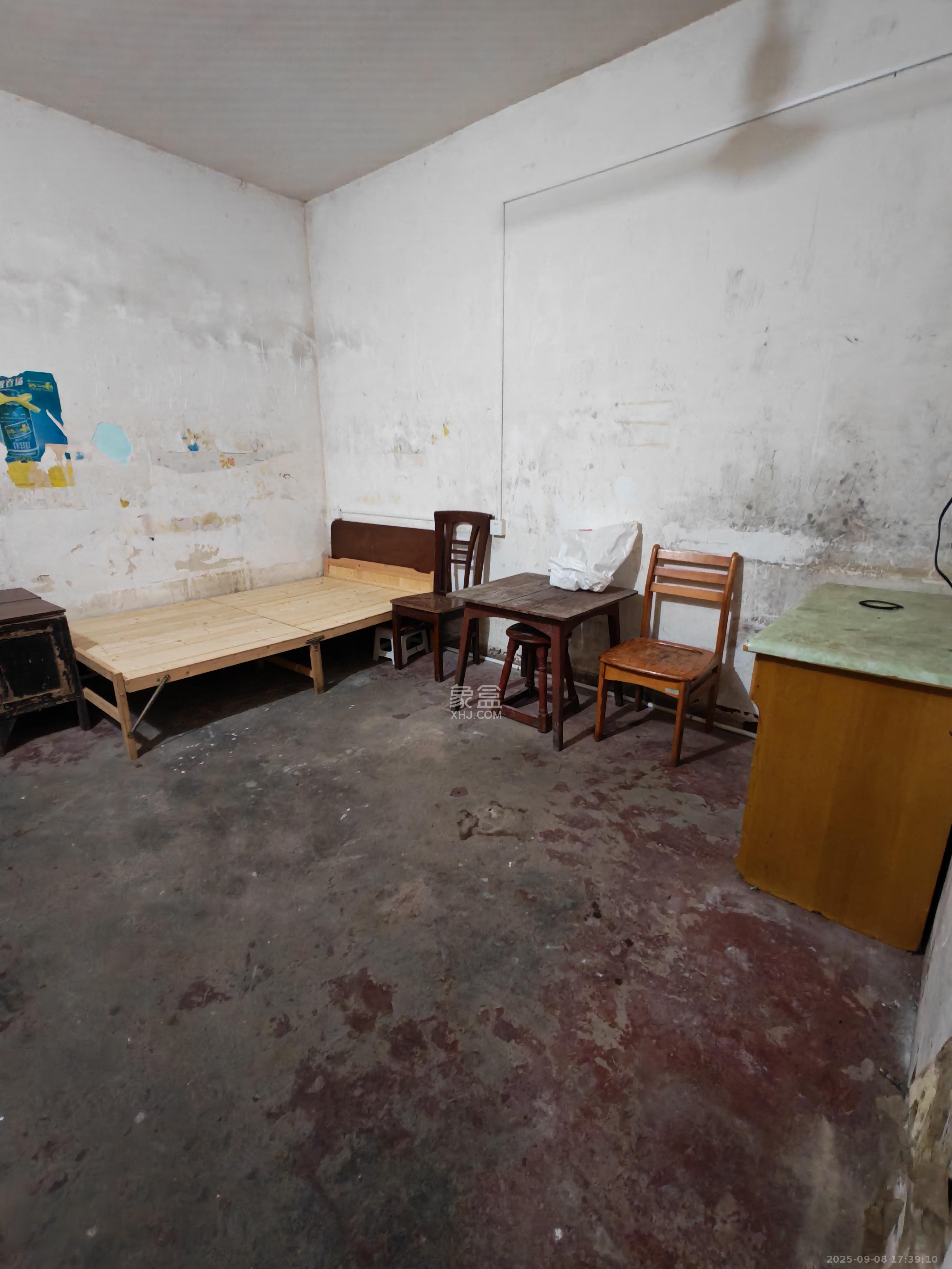 牛婆塘社区  2室1厅1卫    1000.0元/月 牛婆塘社区  2室1厅1卫    1000.0元/月室内图