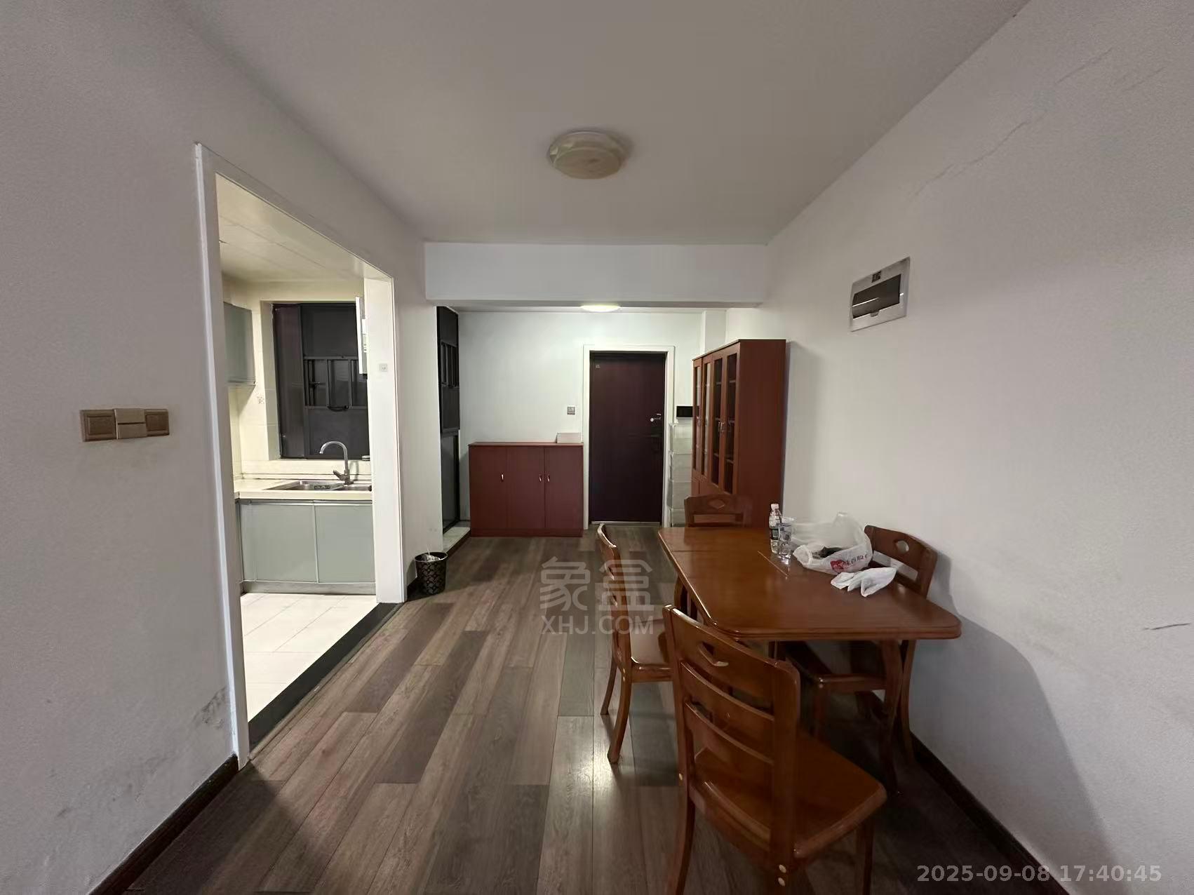 春藤小镇 3室2厅2卫 1600.0元/月 春藤小镇 3室2厅2卫 1600.0元/月室内图