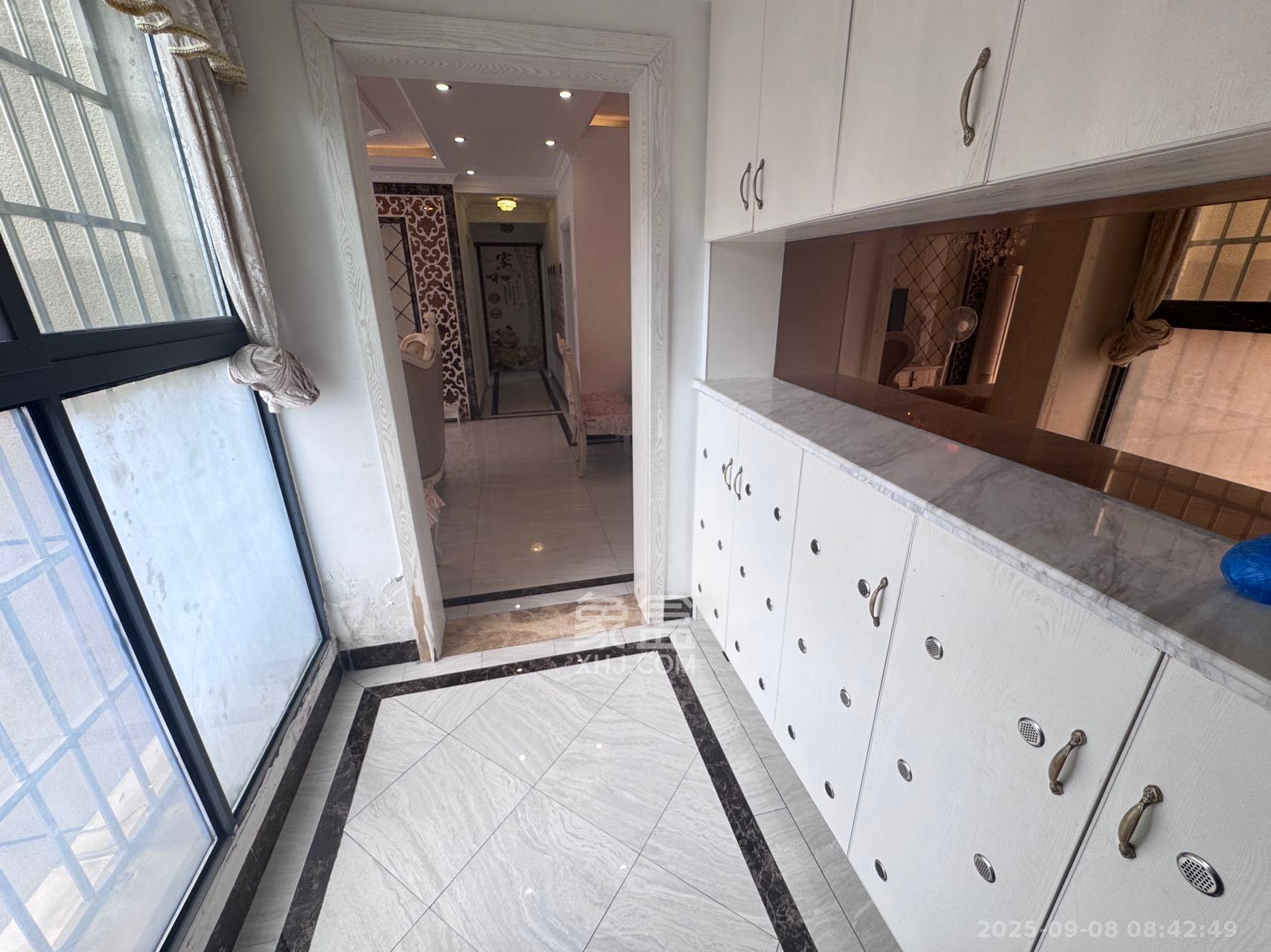 江河东澜湾  3室2厅2卫    3000.0元/月室内图