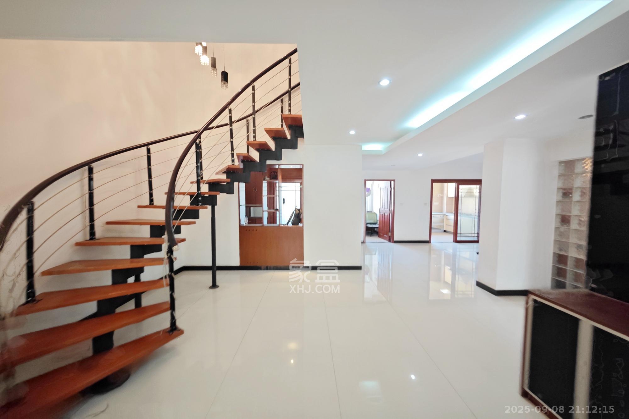 美林景园  6室2厅3卫    170.0万 美林景园  6室2厅3卫    170.0万其他