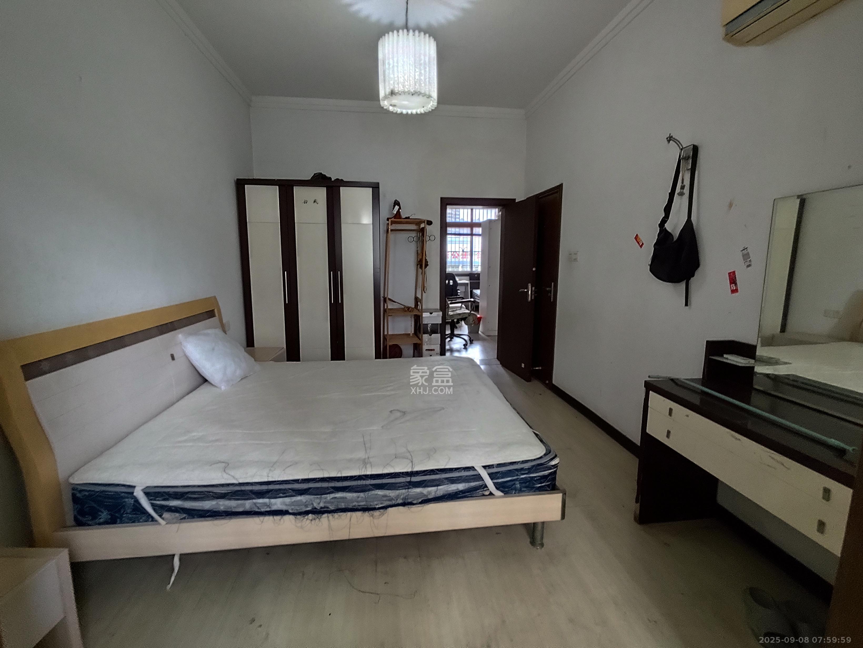 五一东村  2室2厅1卫    2000.0元/月室内图