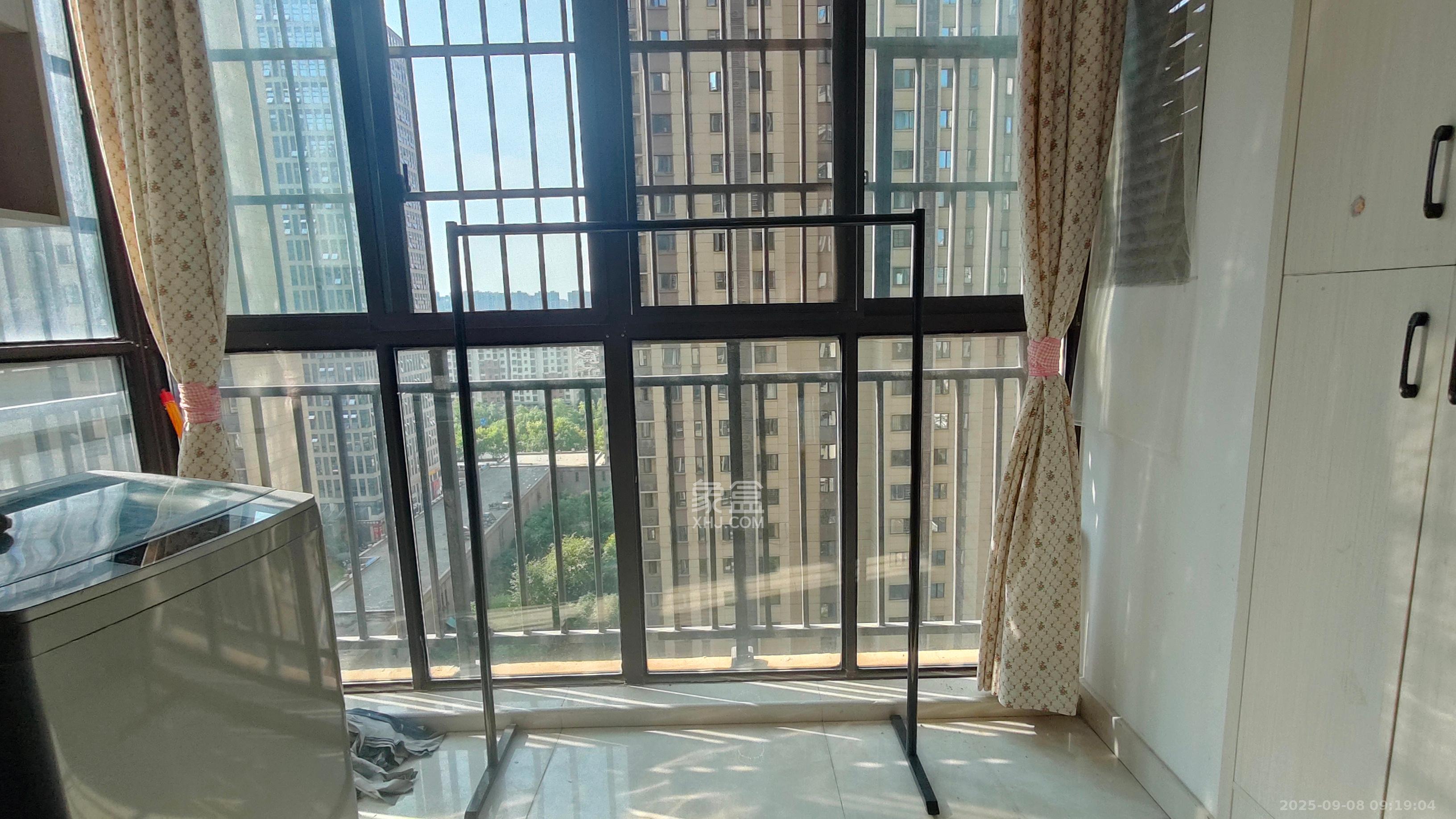 华润置地广场二期  3室2厅2卫    2200.0元/月室内图