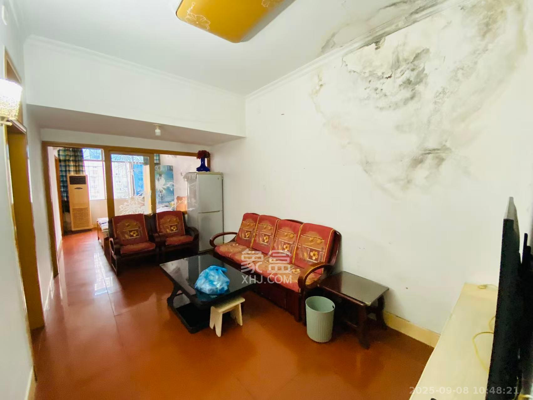 西牌楼社区 2室1厅1卫 1200.0元/月 西牌楼社区 2室1厅1卫 1200.0元/月室内图