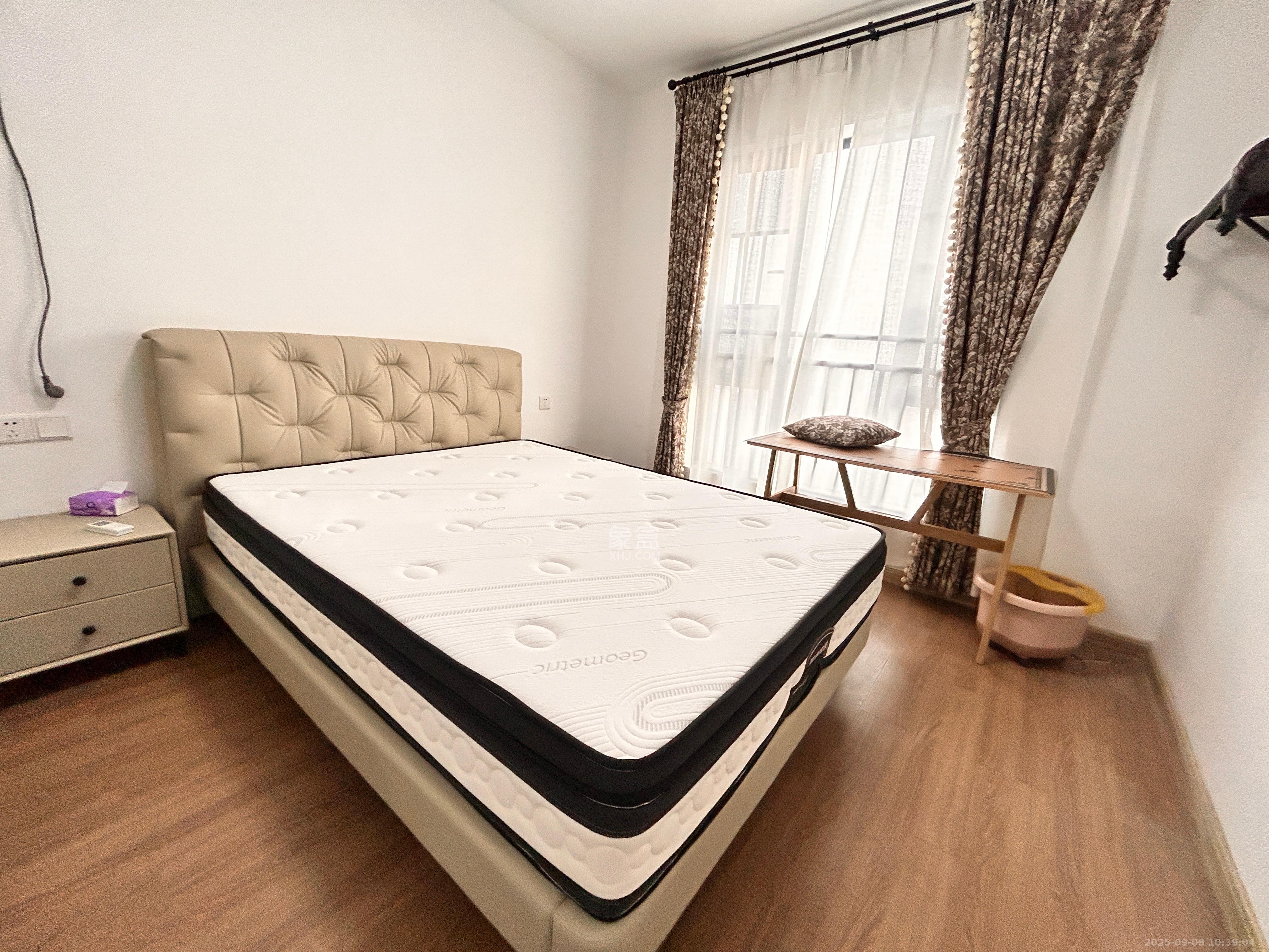 南庭城果 3室2厅1卫 2200.0元/月 南庭城果 3室2厅1卫 2200.0元/月室内图