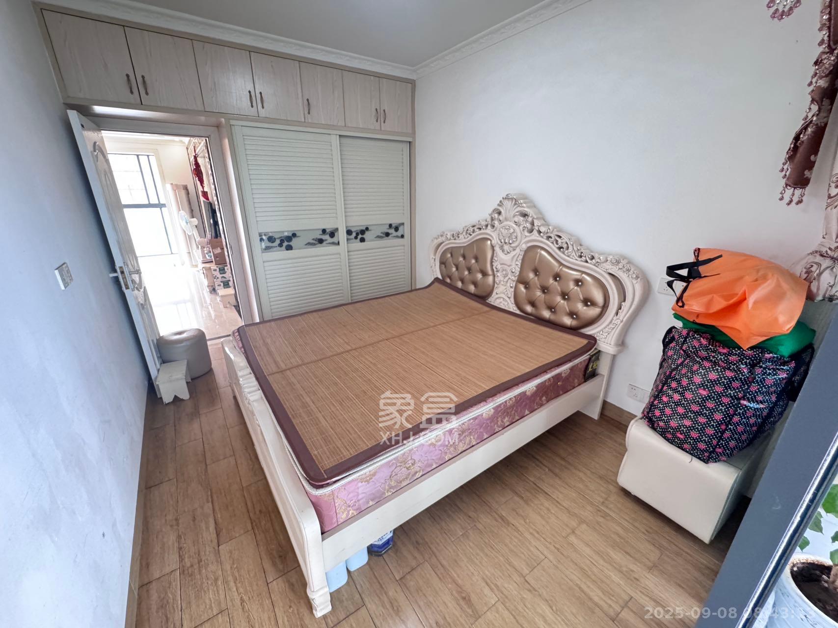 江河东澜湾  3室2厅2卫    3000.0元/月室内图