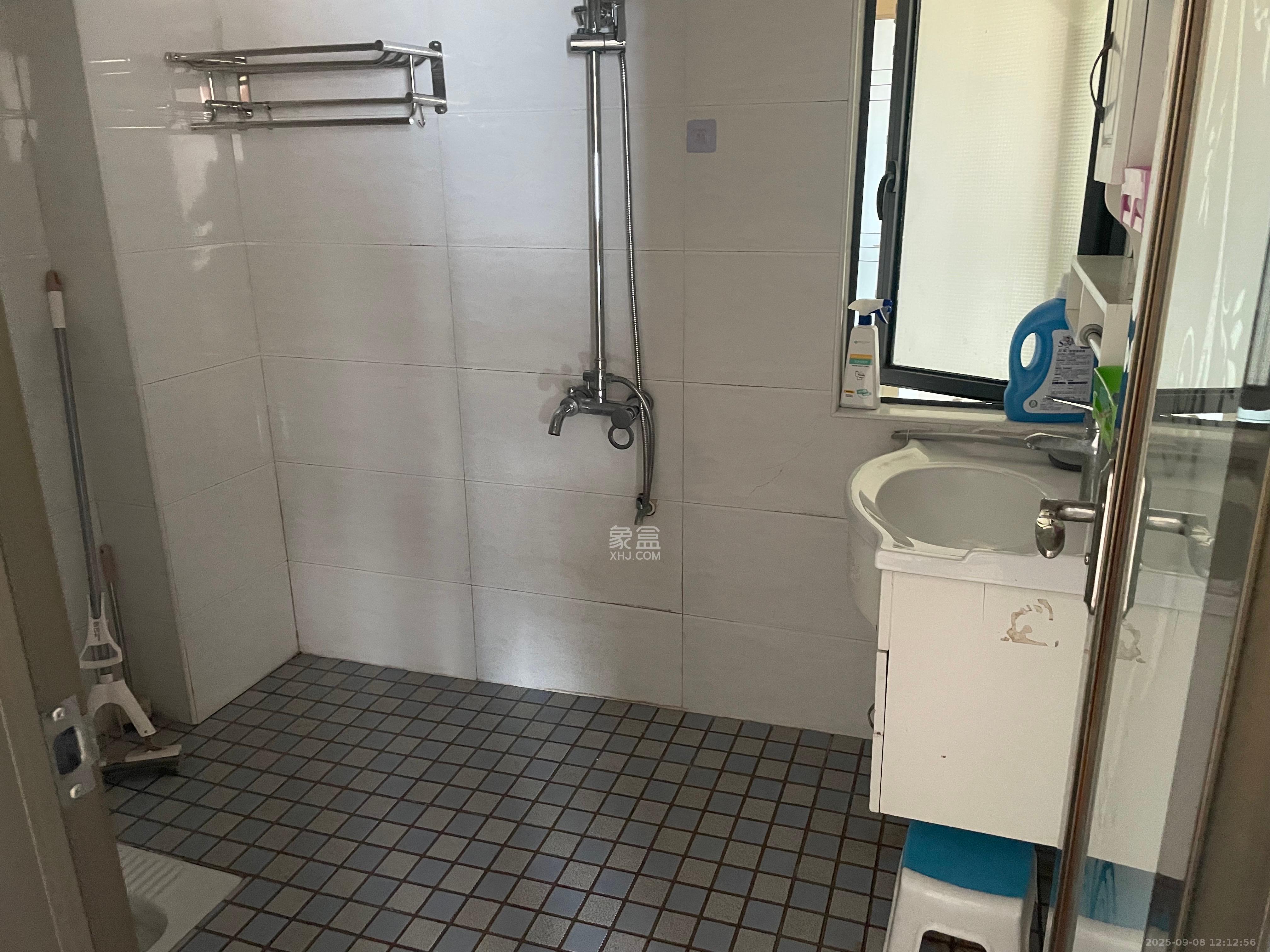 勤诚达新界  3室2厅1卫   1800.00元/月室内图