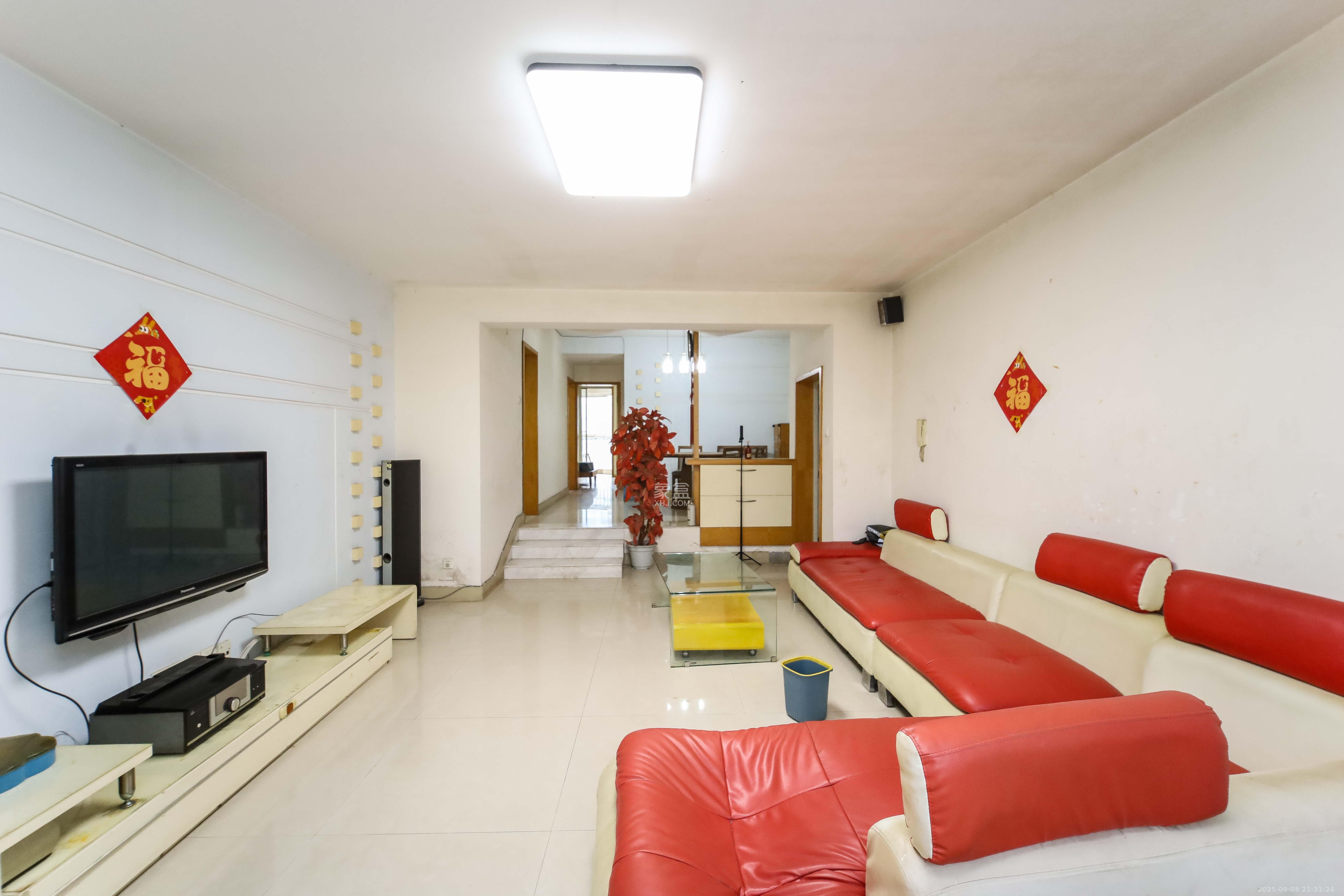 新世纪家园 3室2厅1卫 85.0万 新世纪家园 3室2厅1卫 85.0万客厅