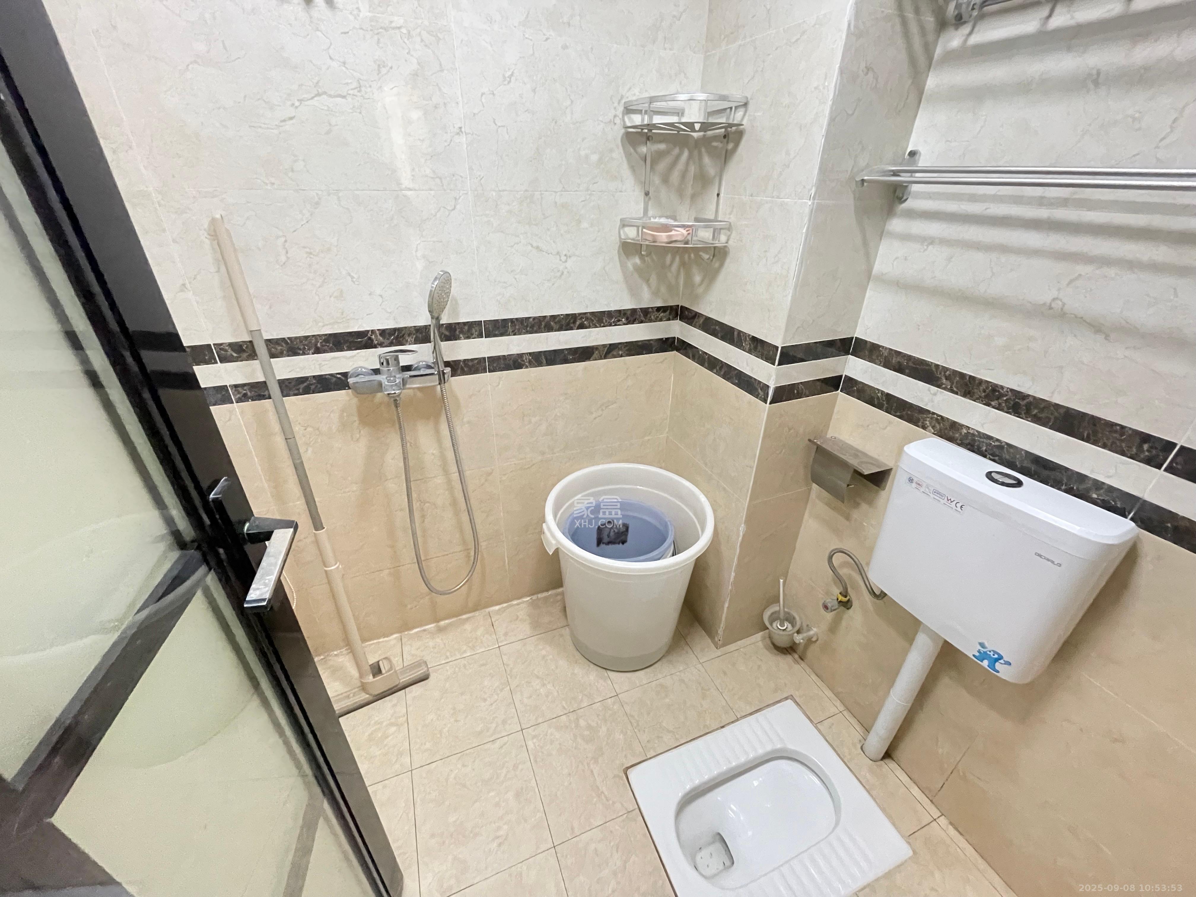 地质家园一、二期(地泰人民公馆) 3室2厅1卫 3400.0元/月 地质家园一、二期(地泰人民公馆) 3室2厅1卫 3400.0元/月室内图