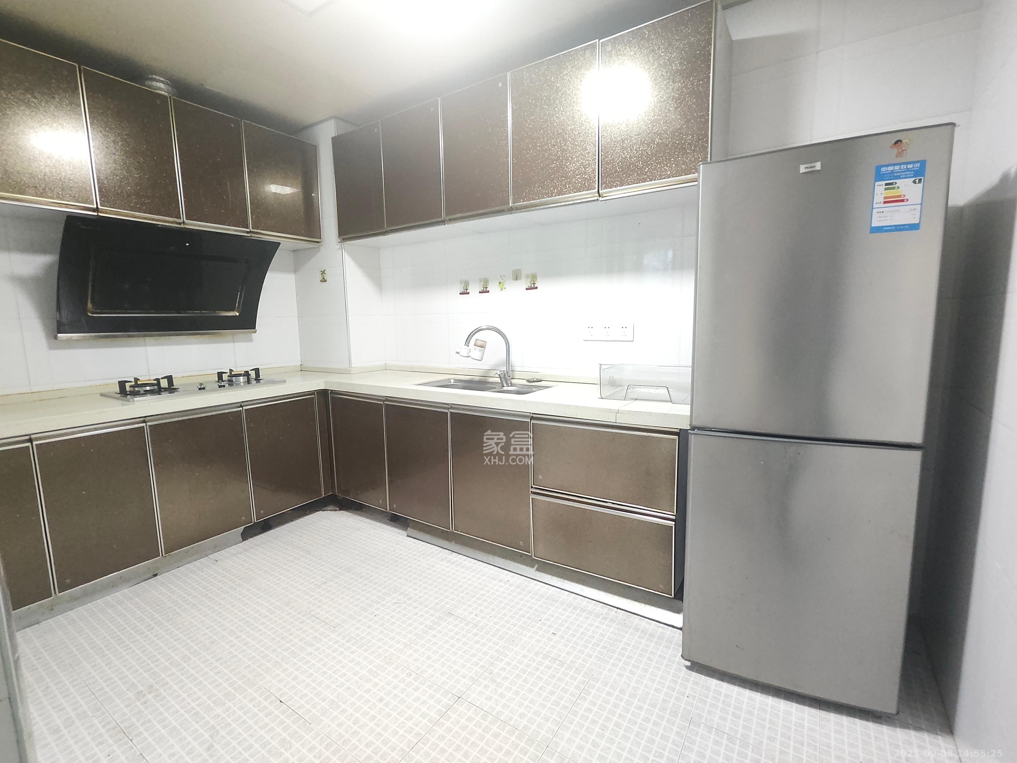 融圣国际  3室1厅2卫    3300.0元/月室内图