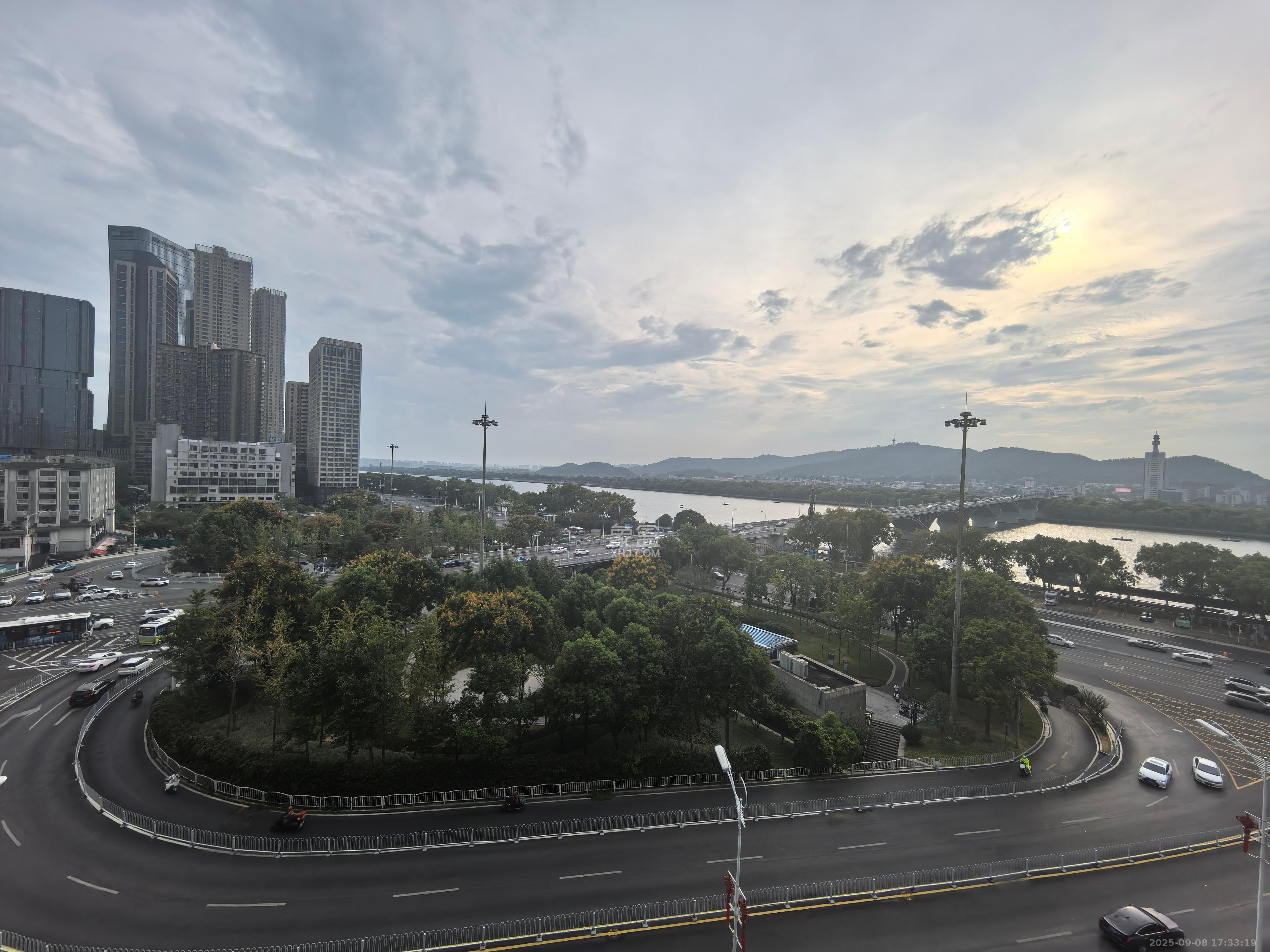 万达公馆 3室2厅4卫 7500.0元/月 万达公馆 3室2厅4卫 7500.0元/月室内图