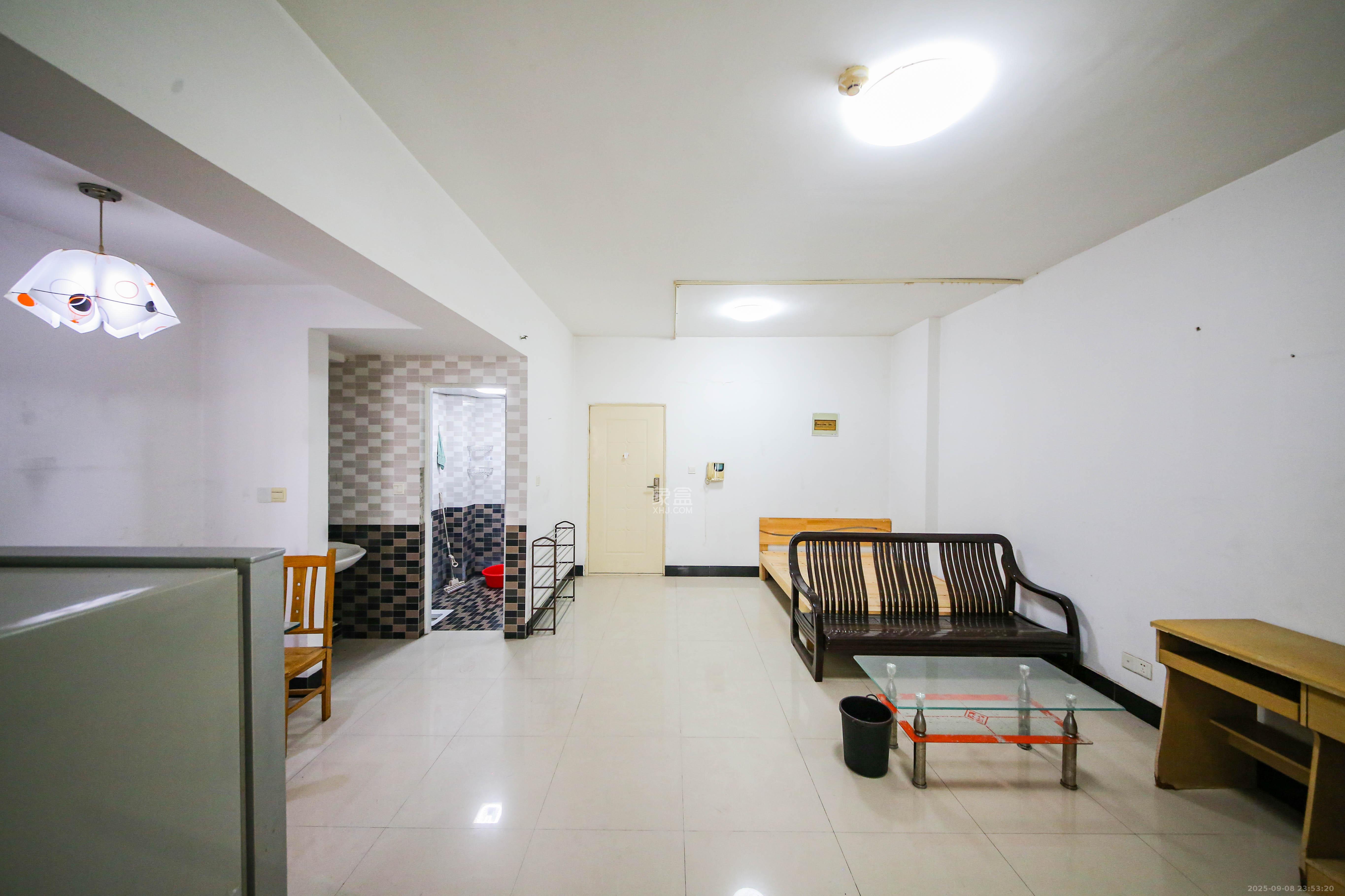 满庭芳小区  1室1厅1卫    50.4万客厅