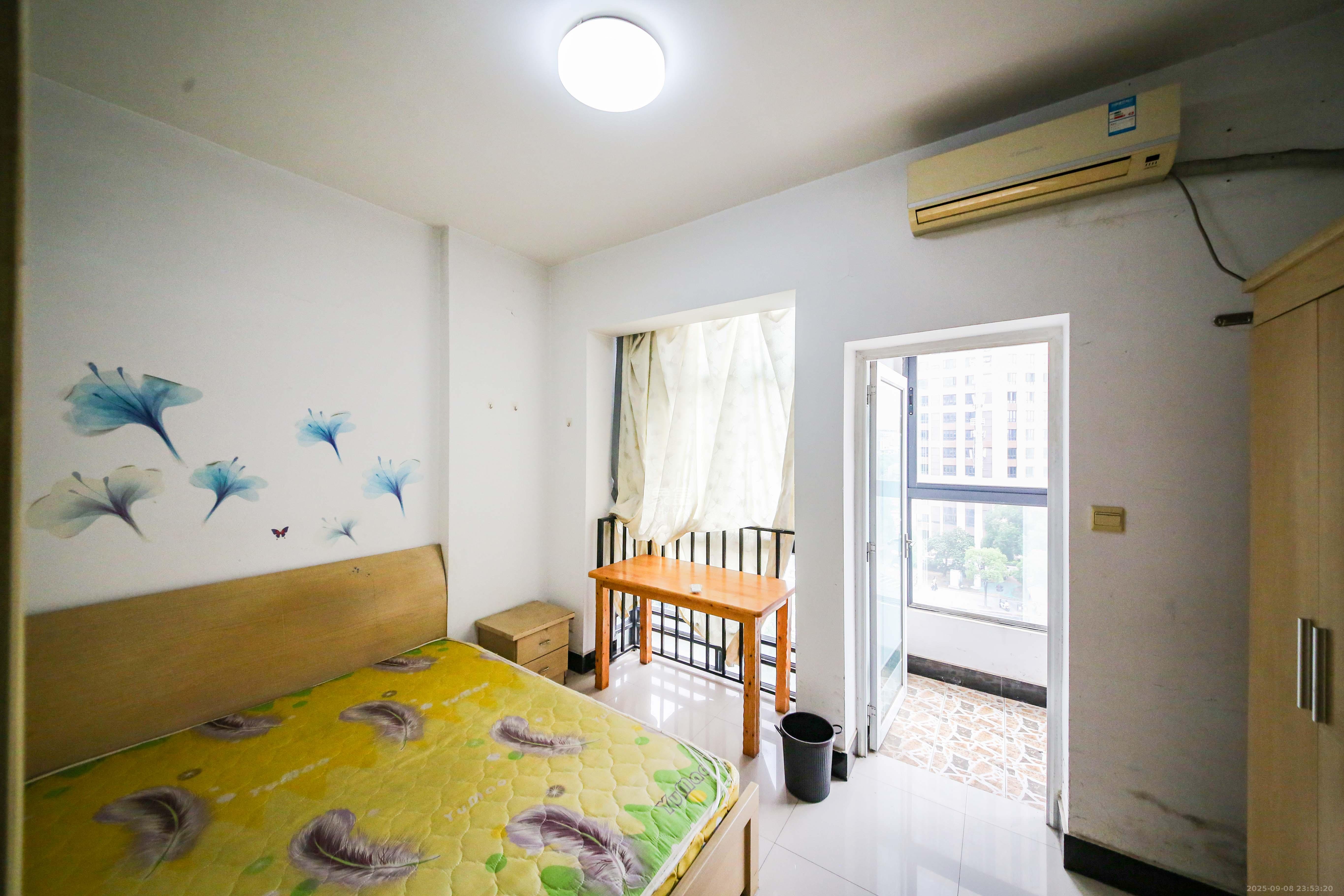 满庭芳小区  1室1厅1卫    50.4万卧室