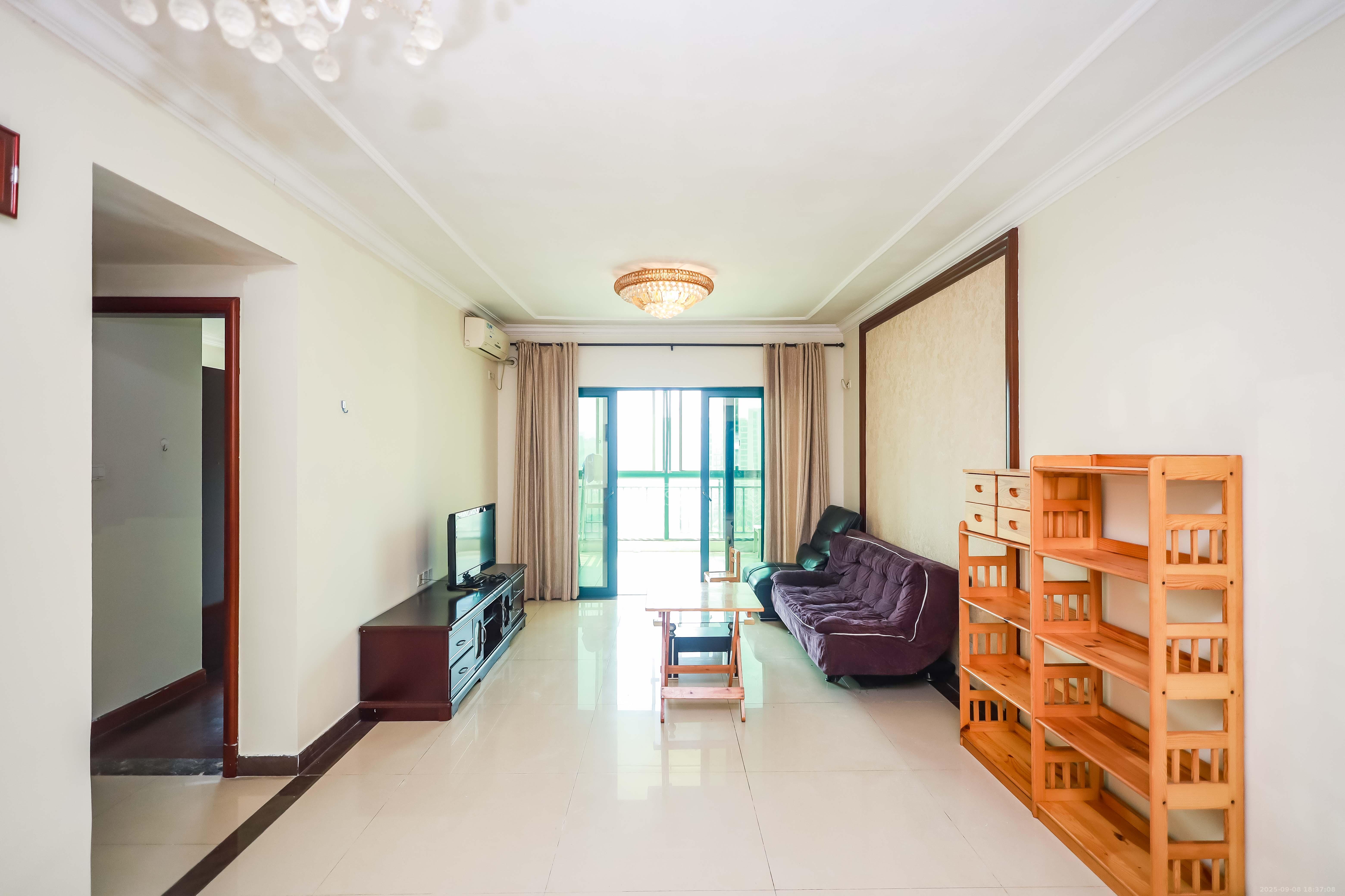 恒大华府 2室2厅1卫 120.0万 恒大华府 2室2厅1卫 120.0万客厅