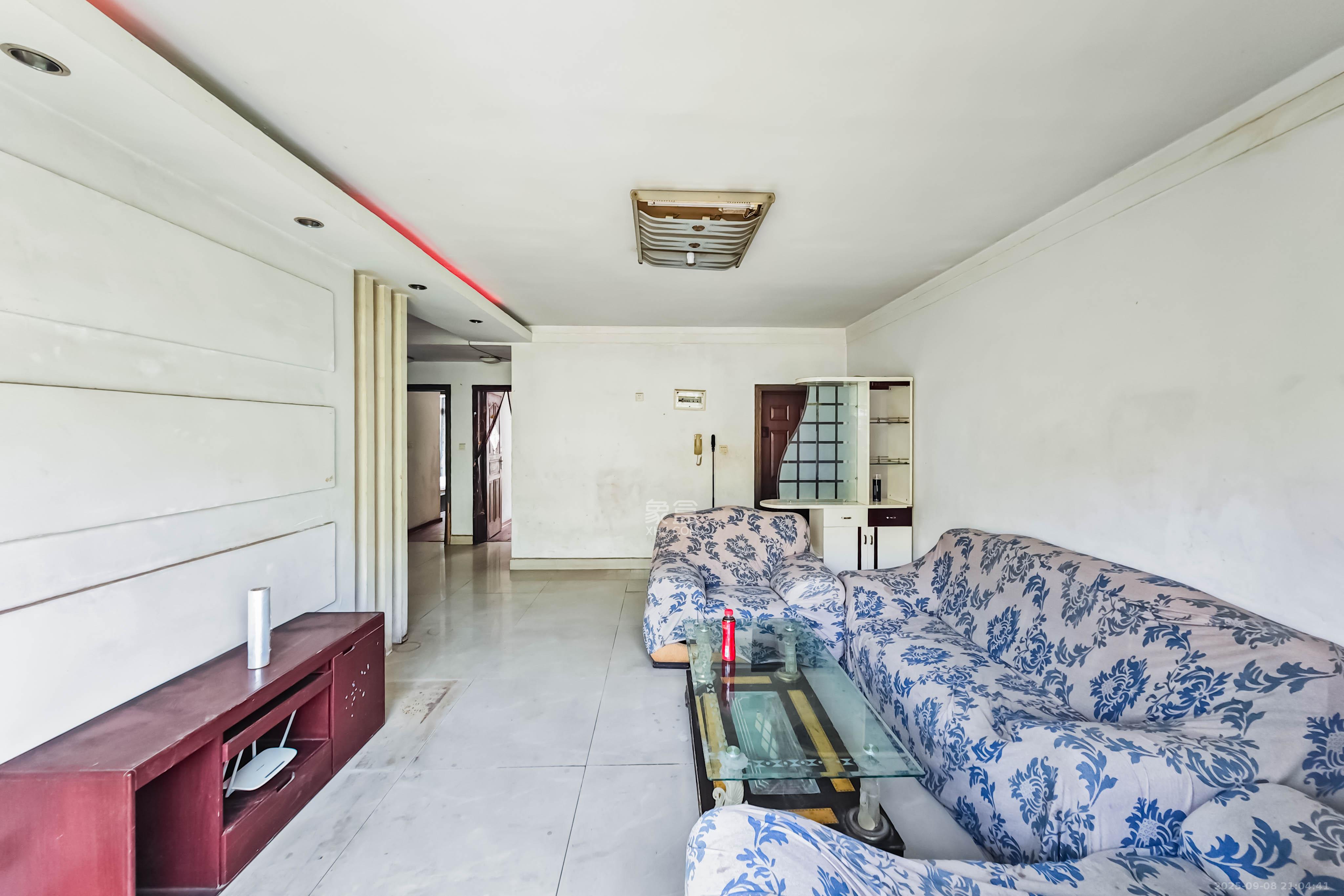 新星小区 3室2厅1卫 60.0万 新星小区 3室2厅1卫 60.0万客厅