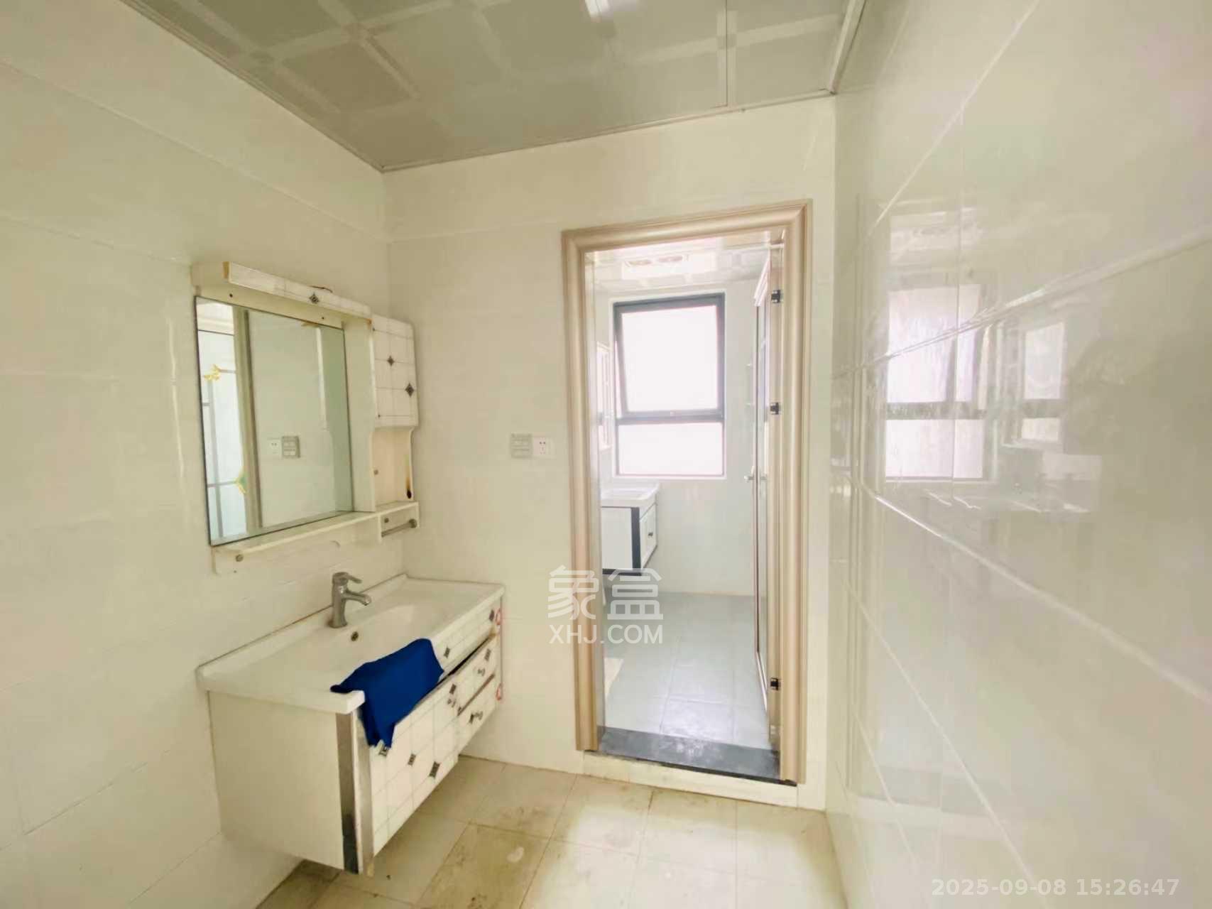 奥克斯广场  4室2厅1卫    3200.0元/月室内图