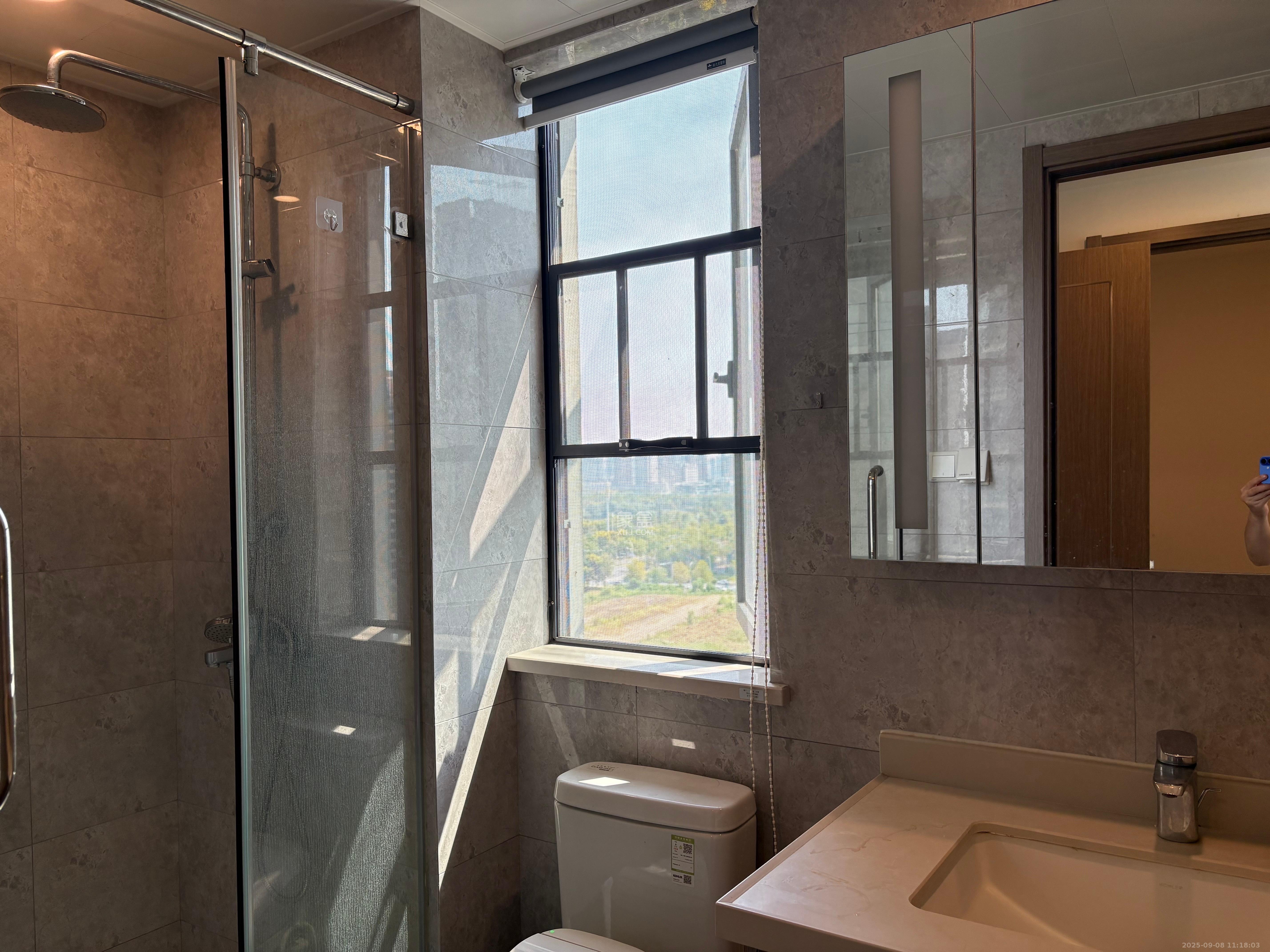 映客龙湖璟翠公馆（映客龙湖璟翠中心）  4室2厅2卫    3600.0元/月室内图