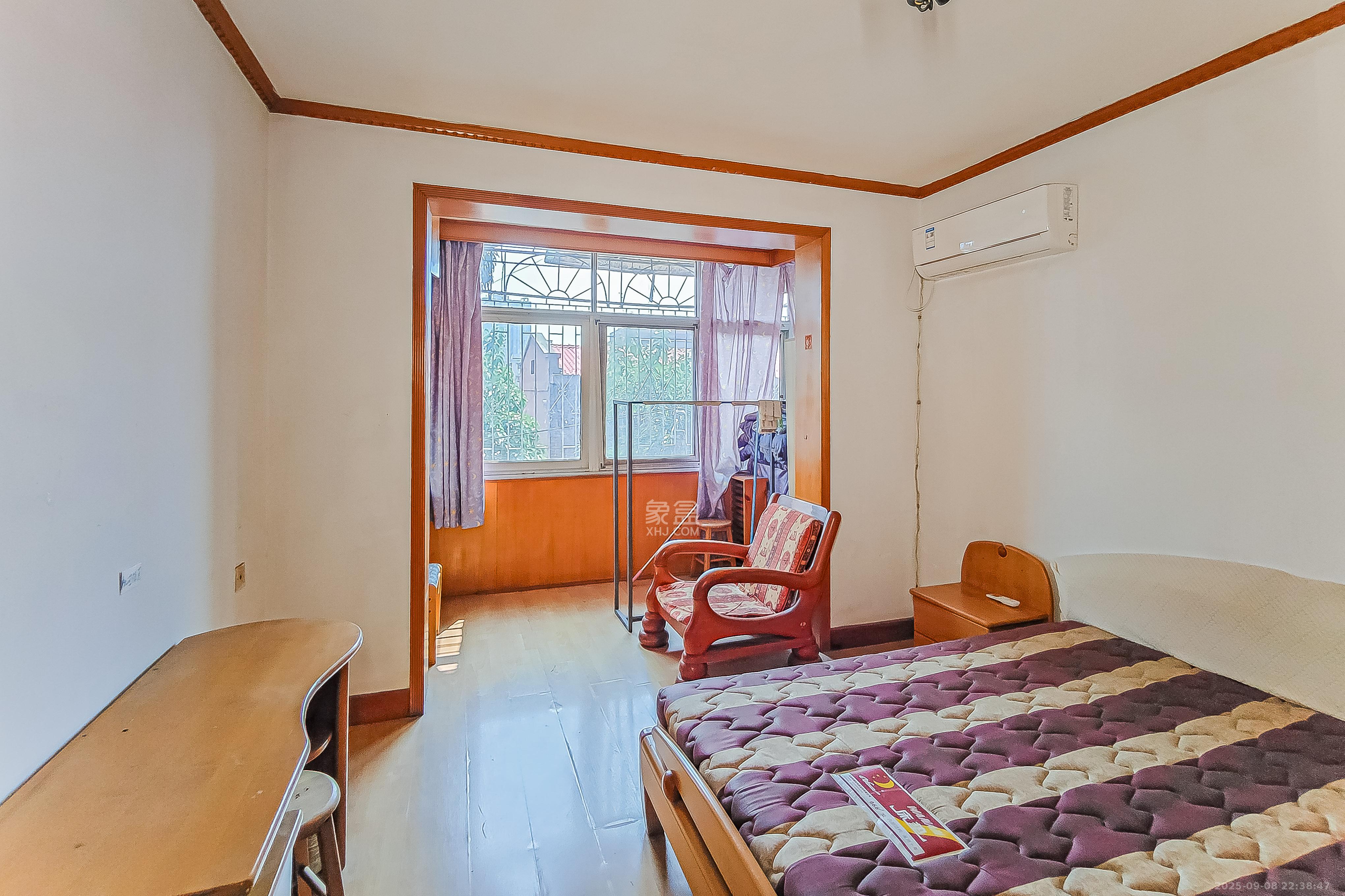 长郡花园  2室1厅1卫    73.0万 长郡花园  2室1厅1卫    73.0万卧室